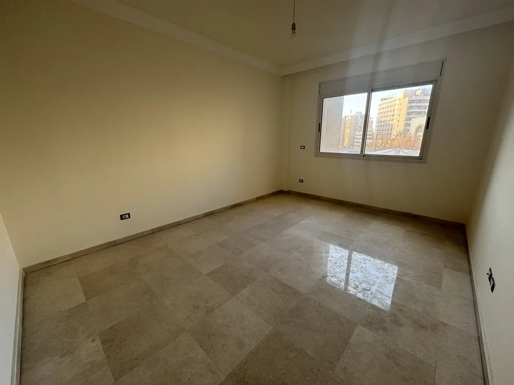 Spacious Apartment For Sale in Ramlet El Bayda — الصورة 5