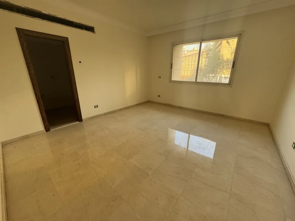 Spacious Apartment For Sale in Ramlet El Bayda — الصورة 6