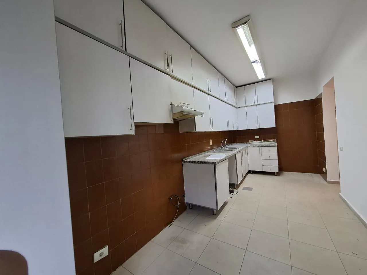 Spacious 4-bedroom Duplex with Garden For Rent in Adma — الصورة 10