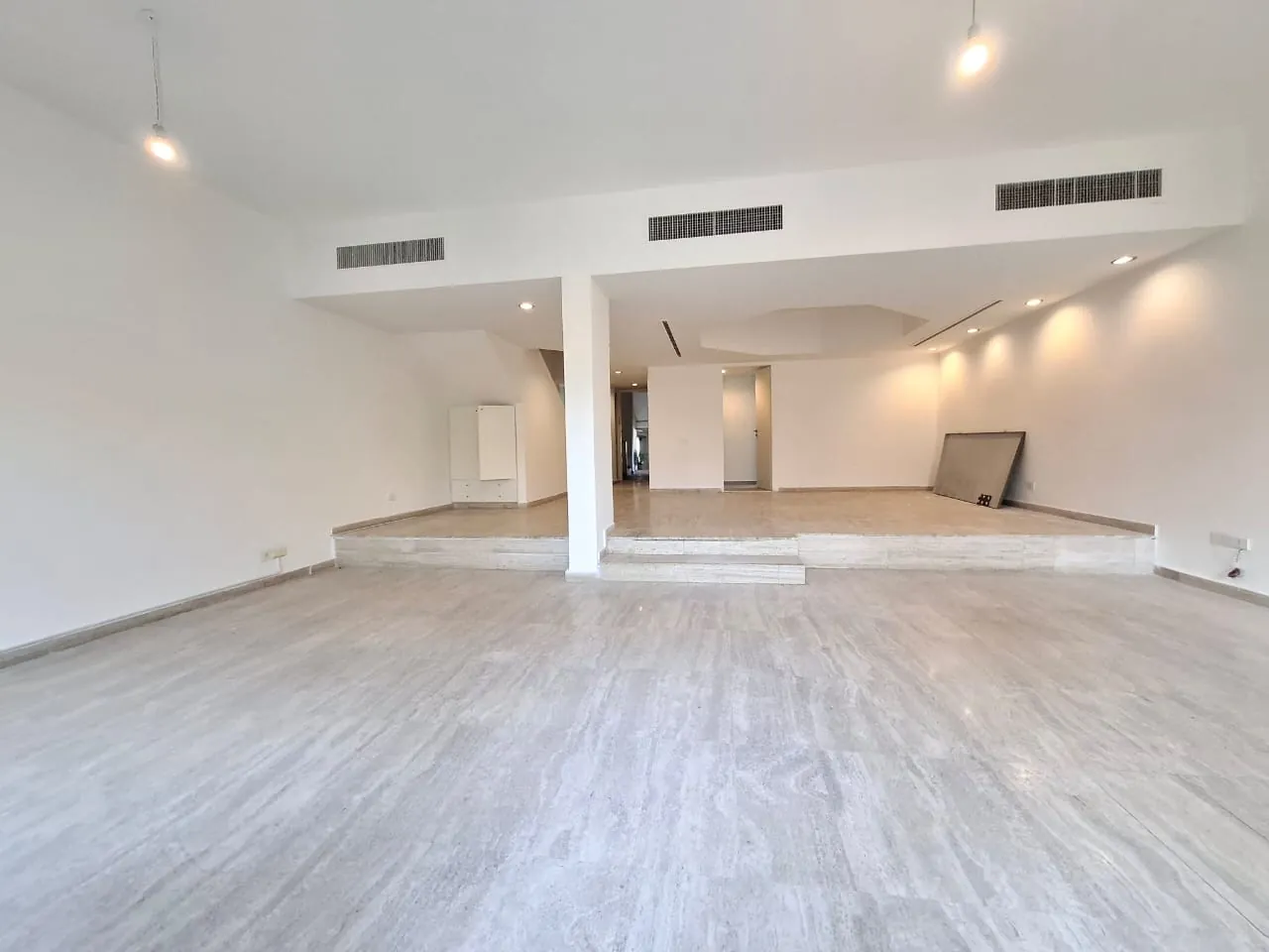 Spacious 4-bedroom Duplex with Garden For Rent in Adma — الصورة 3