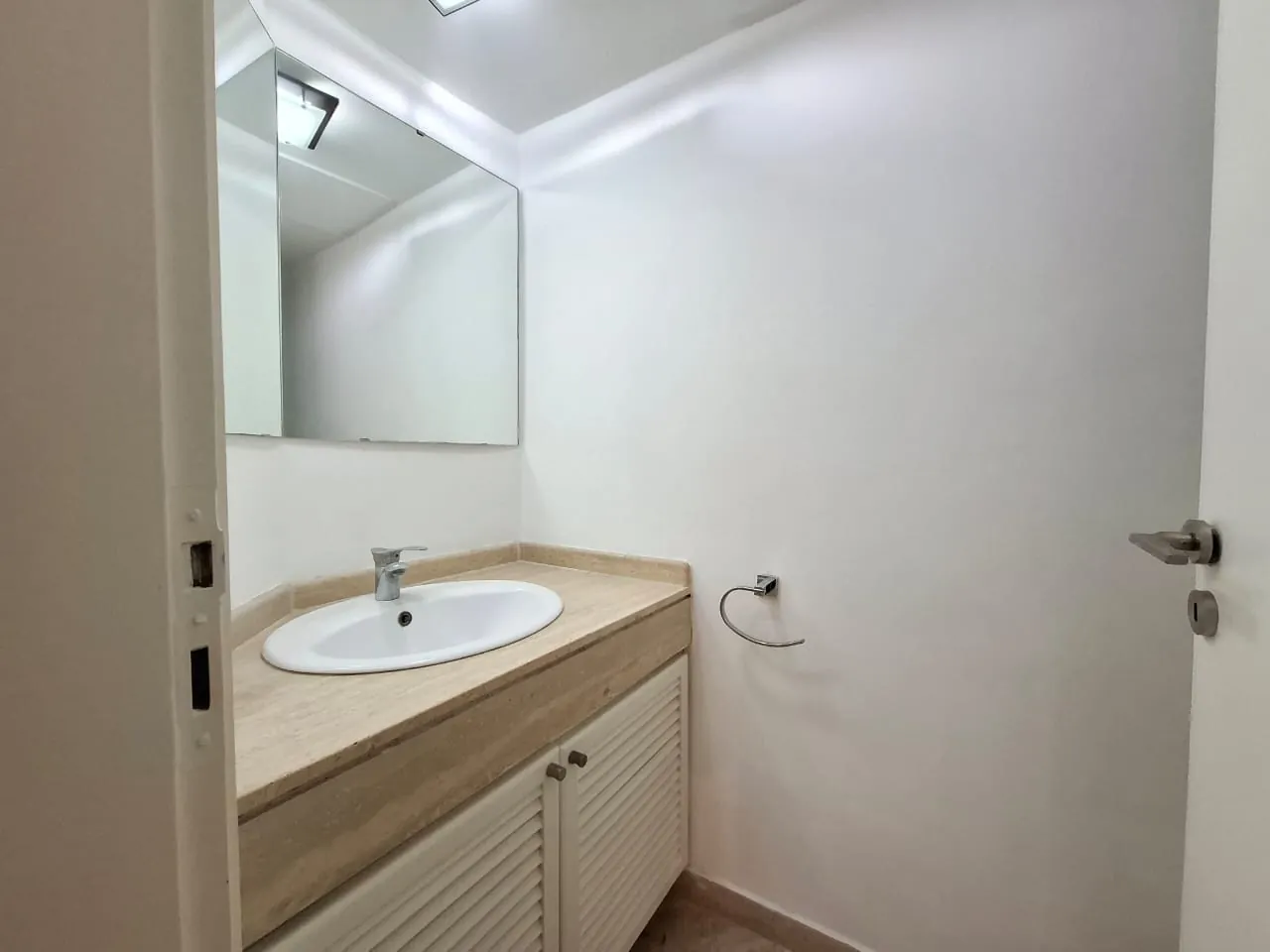 Spacious 4-bedroom Duplex with Garden For Rent in Adma — الصورة 6