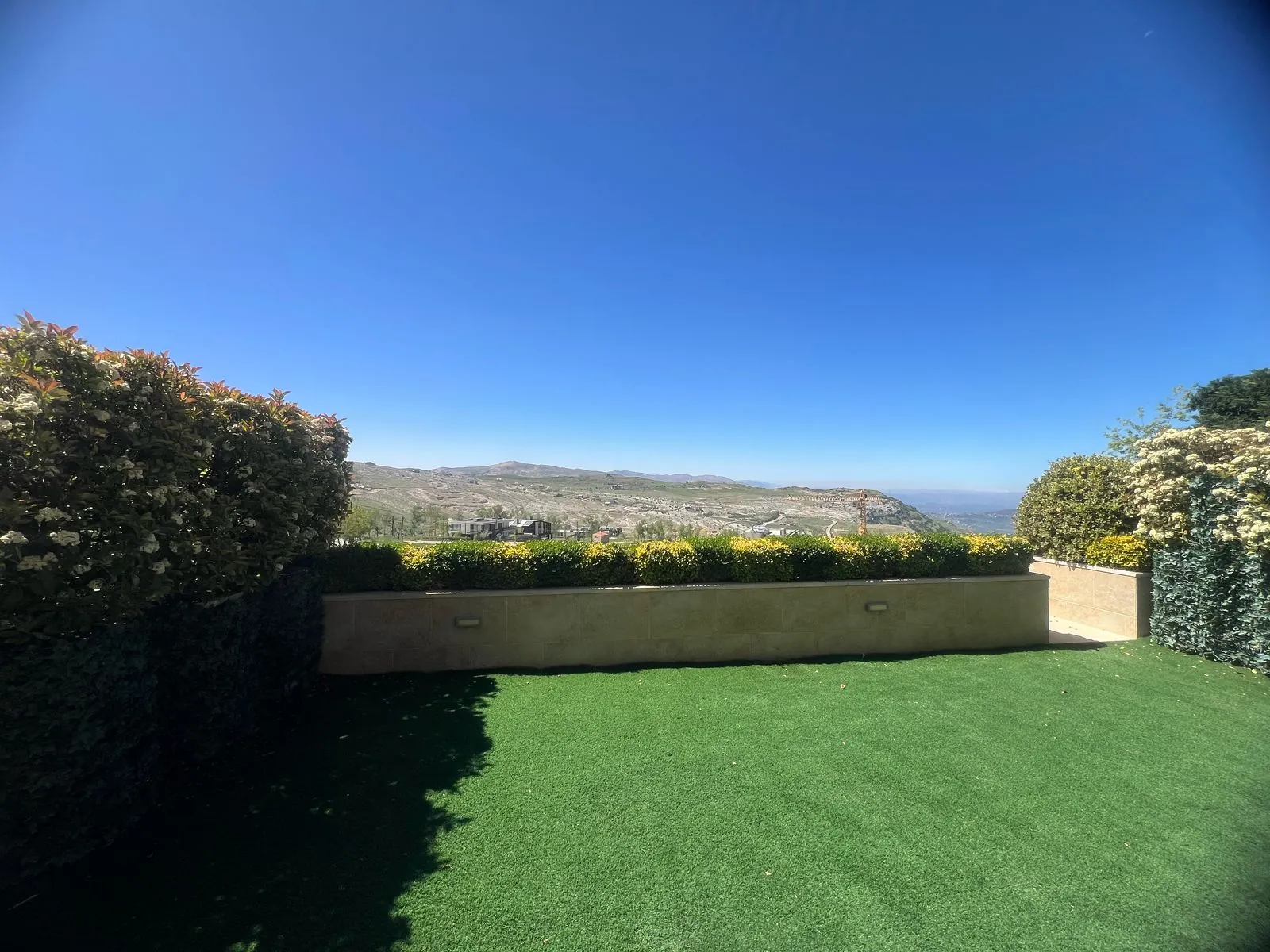 High-End Finishing Duplex Chalet For Rent in Faqra Club — الصورة 4