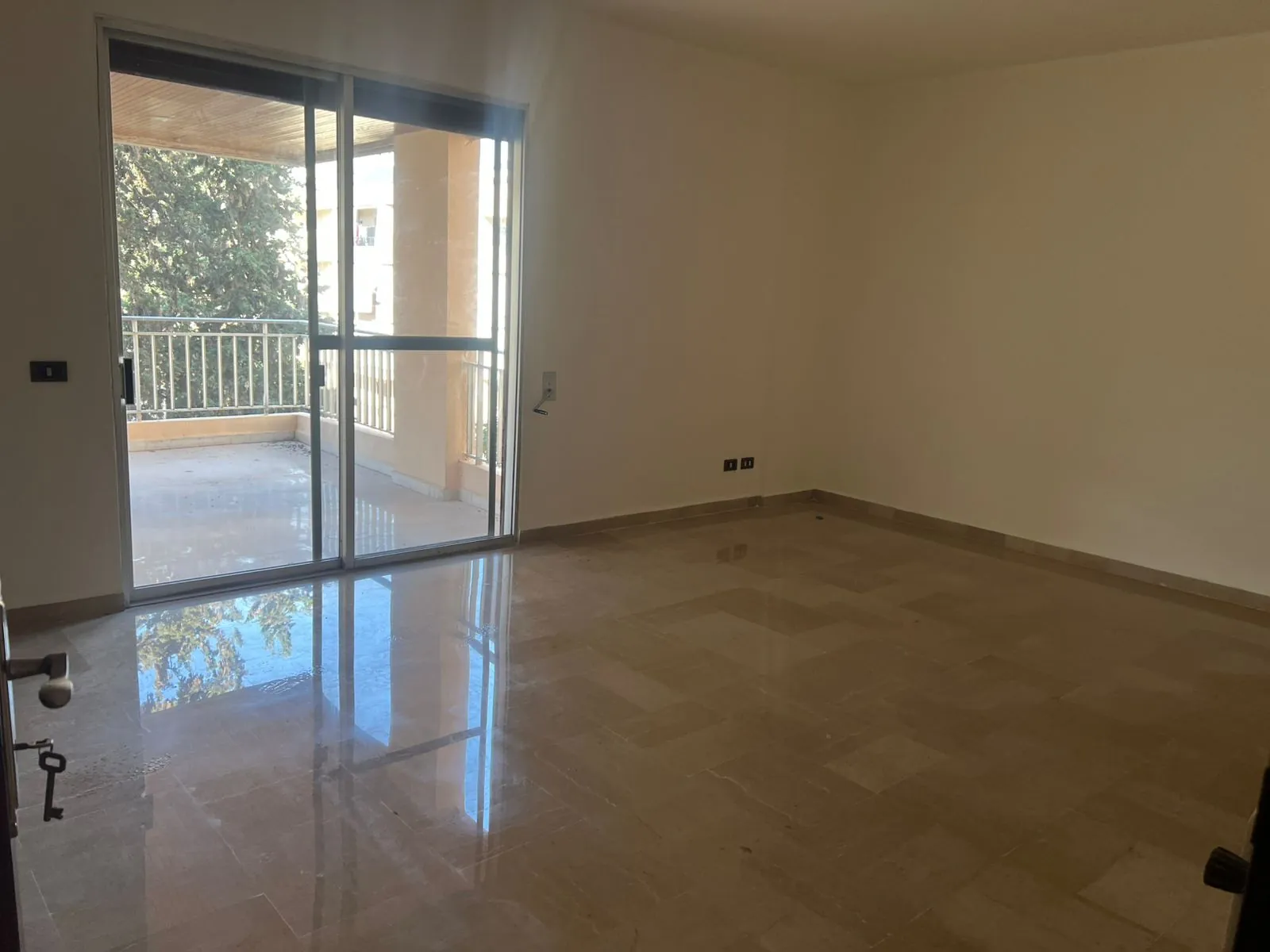 Spacious Apartment For Sale in Dawhet Aramoun
