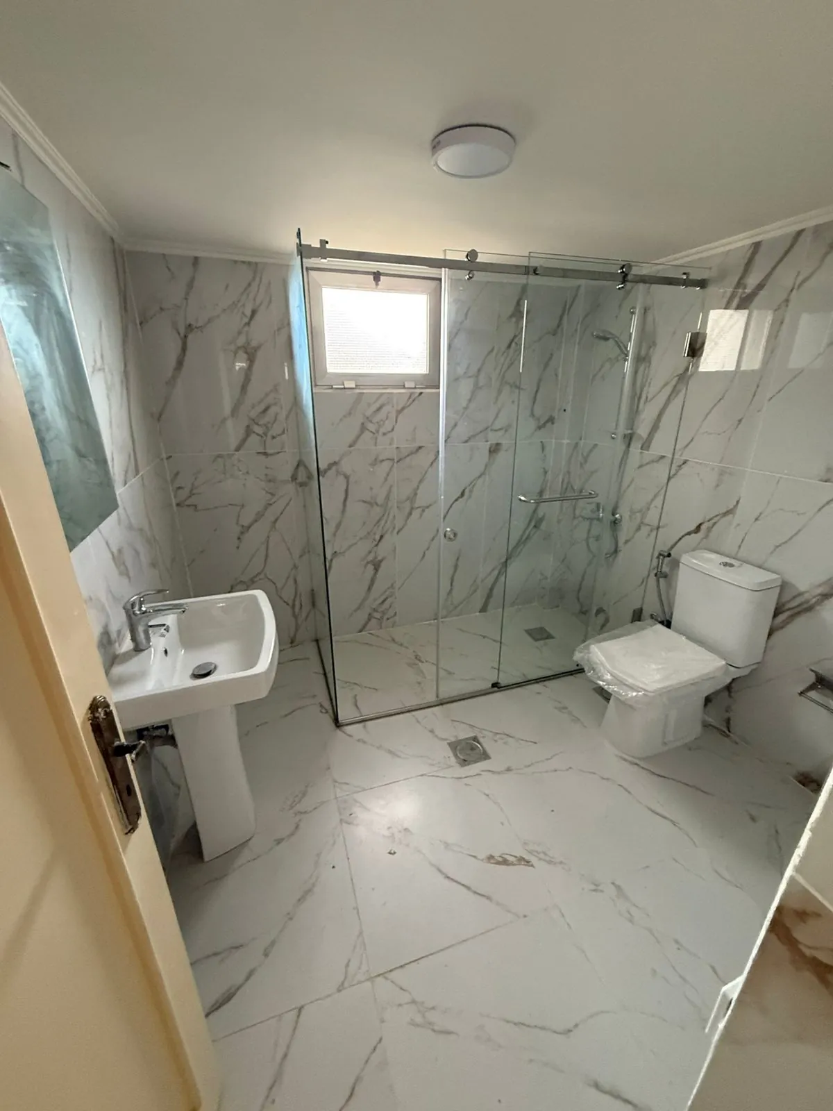 Spacious Apartment For Sale in Dawhet Aramoun — الصورة 10