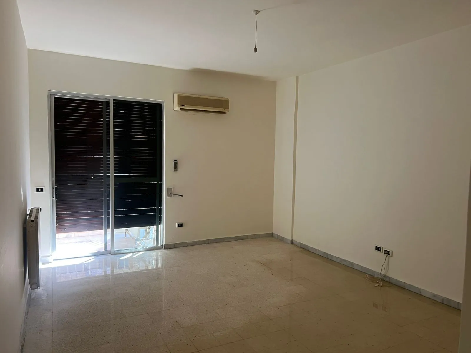 Spacious Apartment For Sale in Dawhet Aramoun — الصورة 2