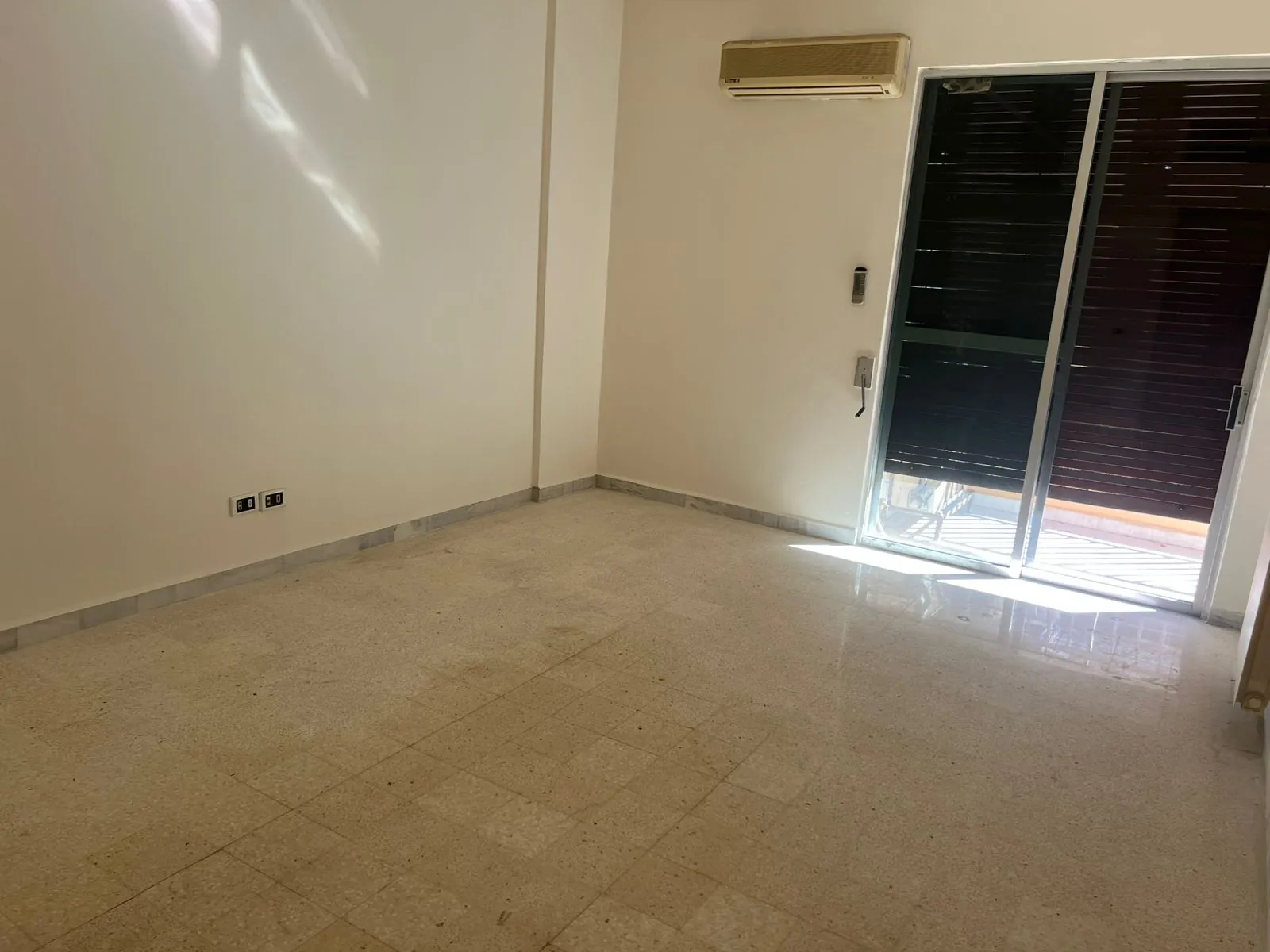 Spacious Apartment For Sale in Dawhet Aramoun — الصورة 5