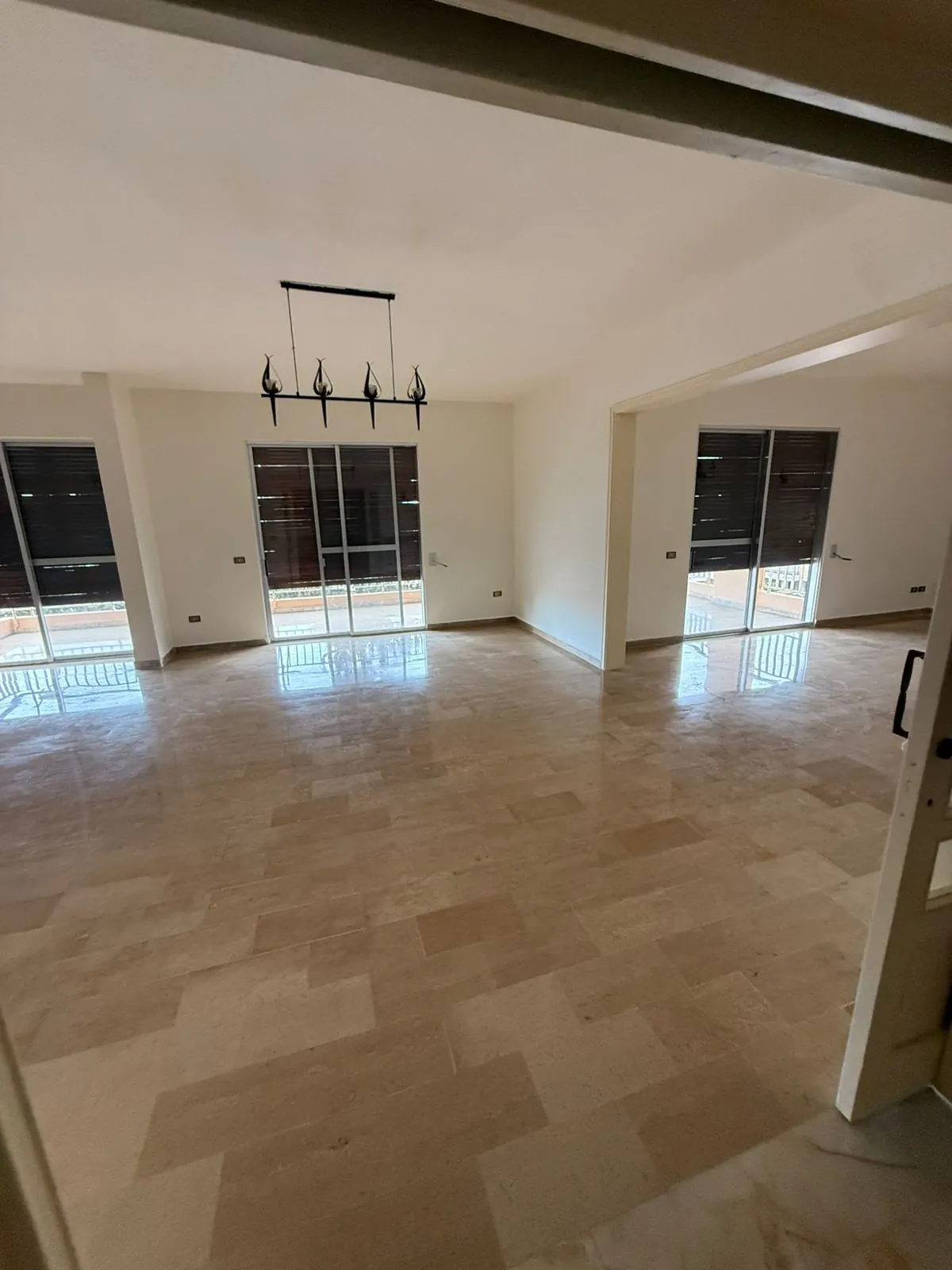Spacious Apartment For Sale in Dawhet Aramoun — الصورة 9