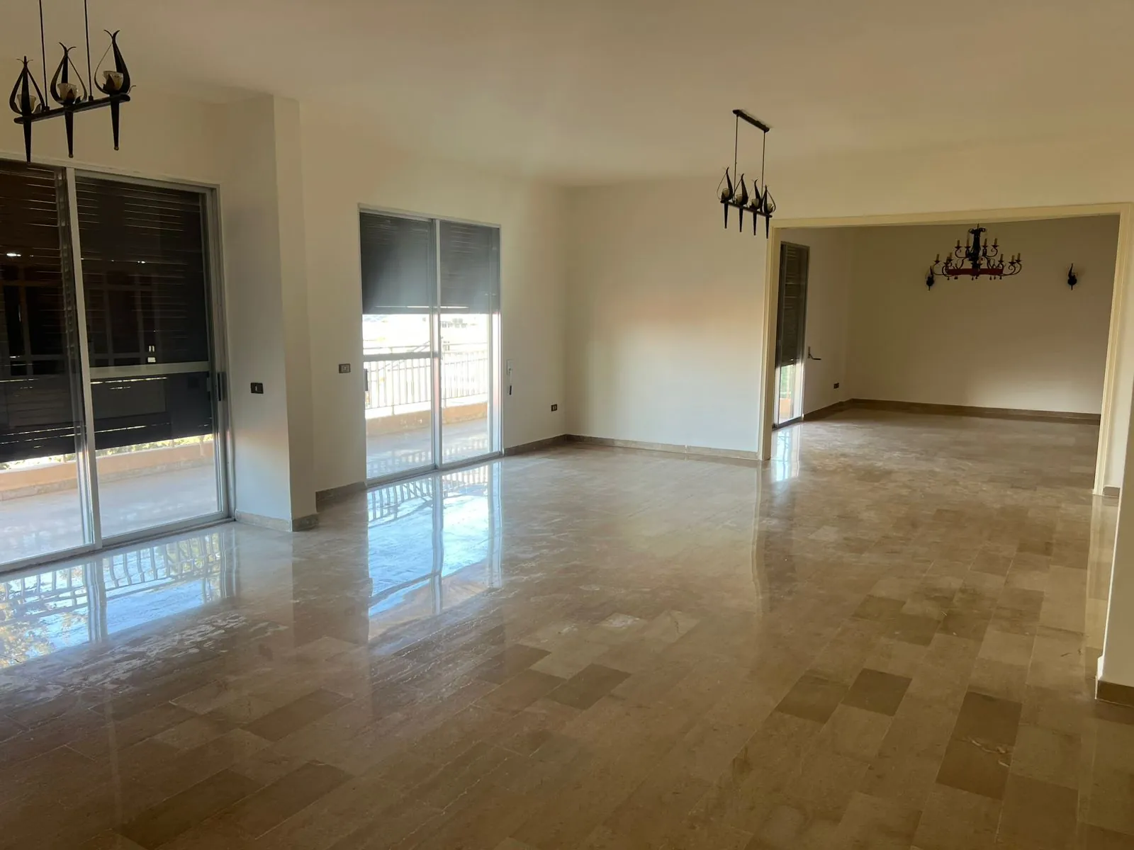 Spacious Apartment For Sale in Dawhet Aramoun