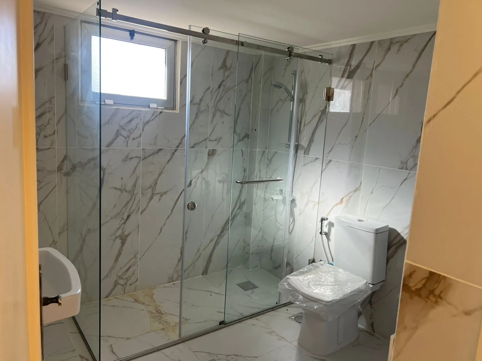 Spacious Apartment For Sale in Dawhet Aramoun — الصورة 4