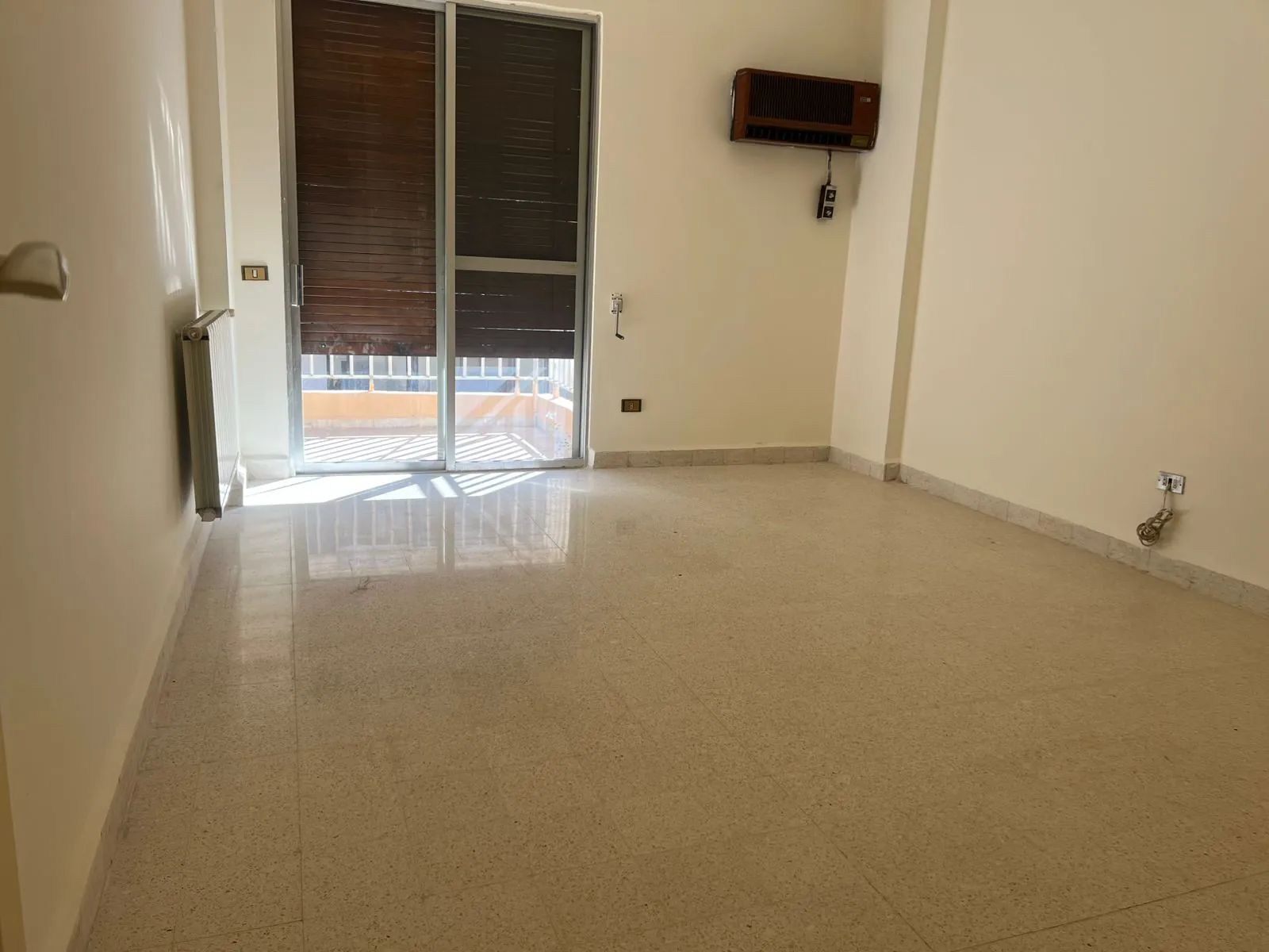 Spacious Apartment For Sale in Dawhet Aramoun — الصورة 6