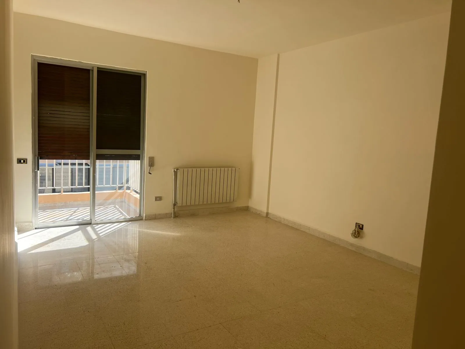 Spacious Apartment For Sale in Dawhet Aramoun — الصورة 8