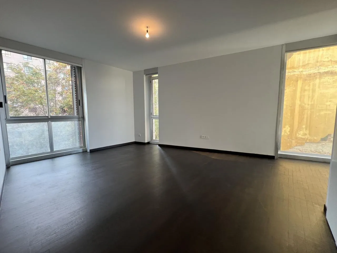 Refined & Spacious Apartment For Rent in Gemayzeh — الصورة 5