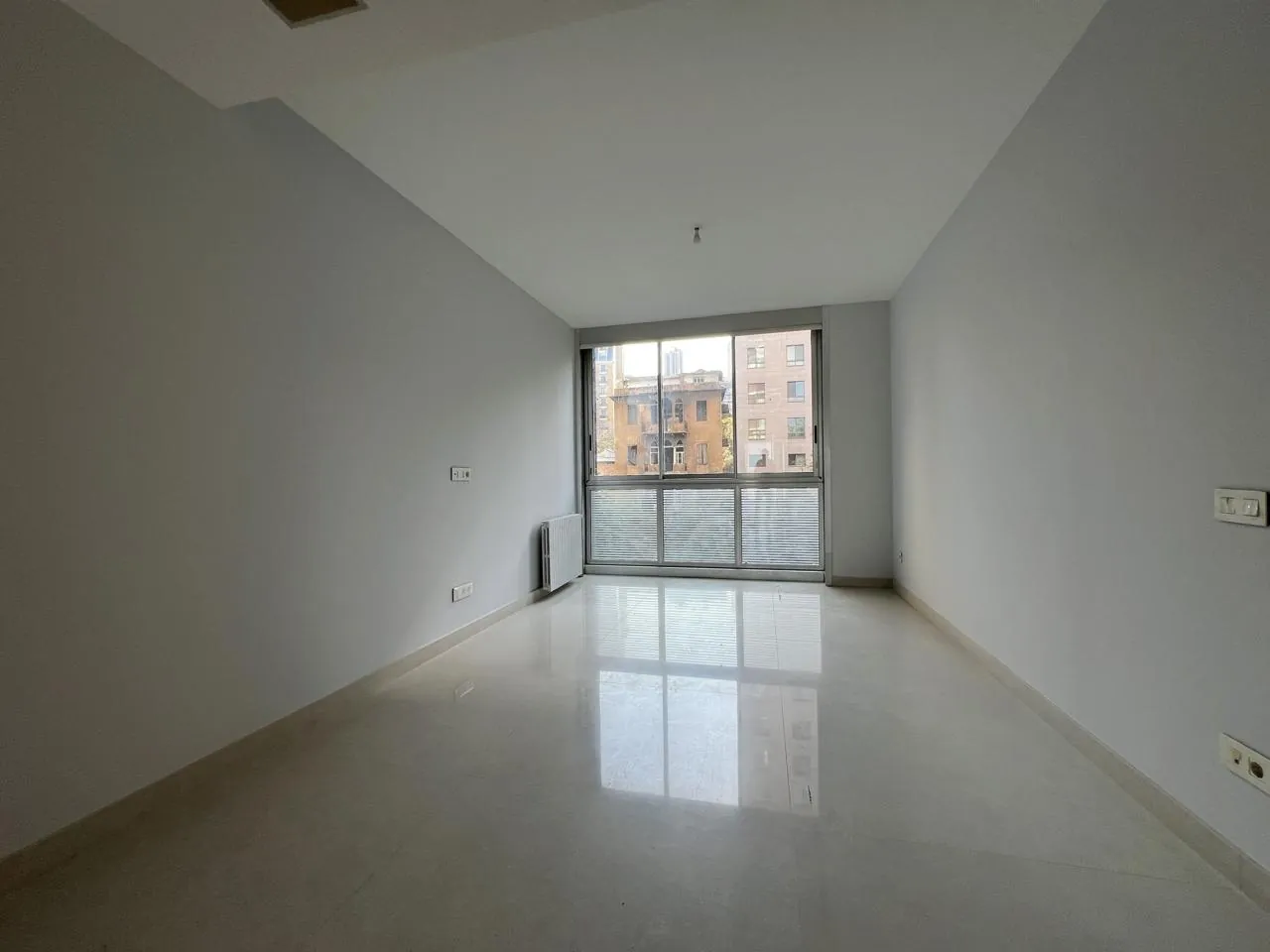 Refined & Spacious Apartment For Rent in Gemayzeh — الصورة 6