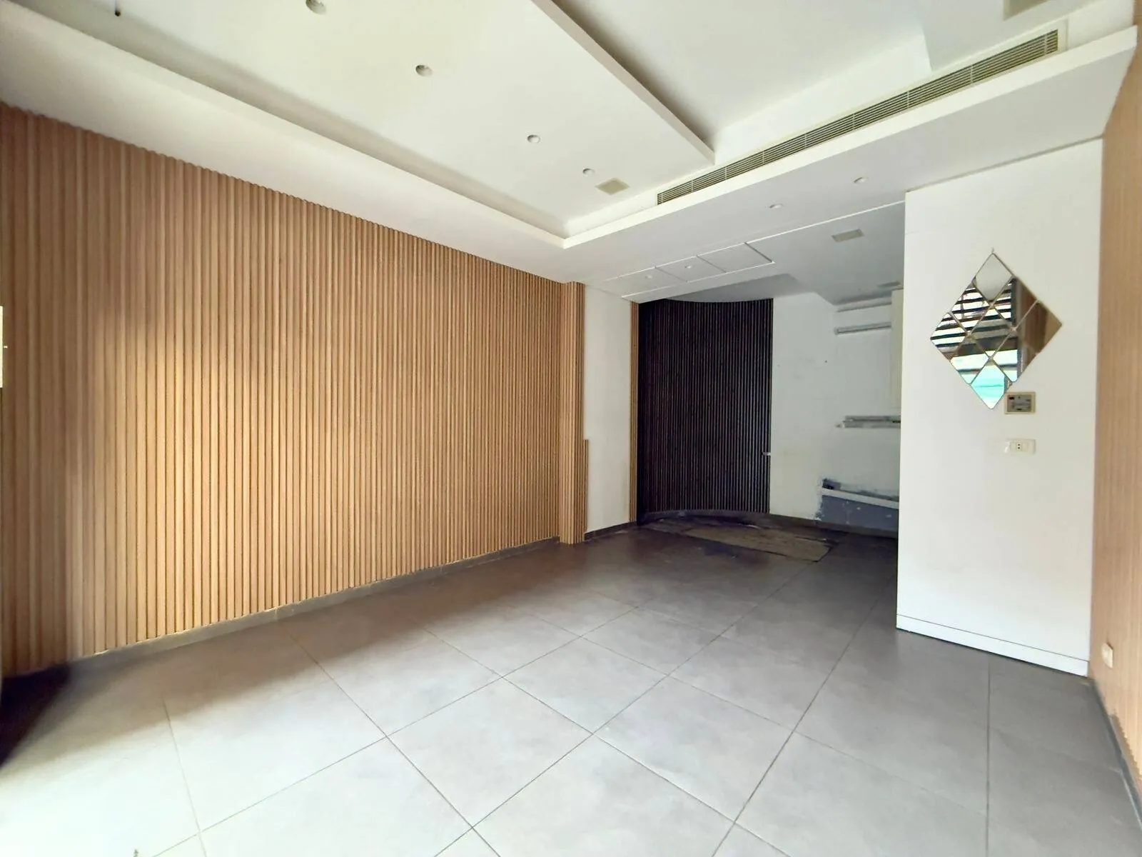 40 SQM Shop For Rent in Achrafieh, Carré D'or — الصورة 2