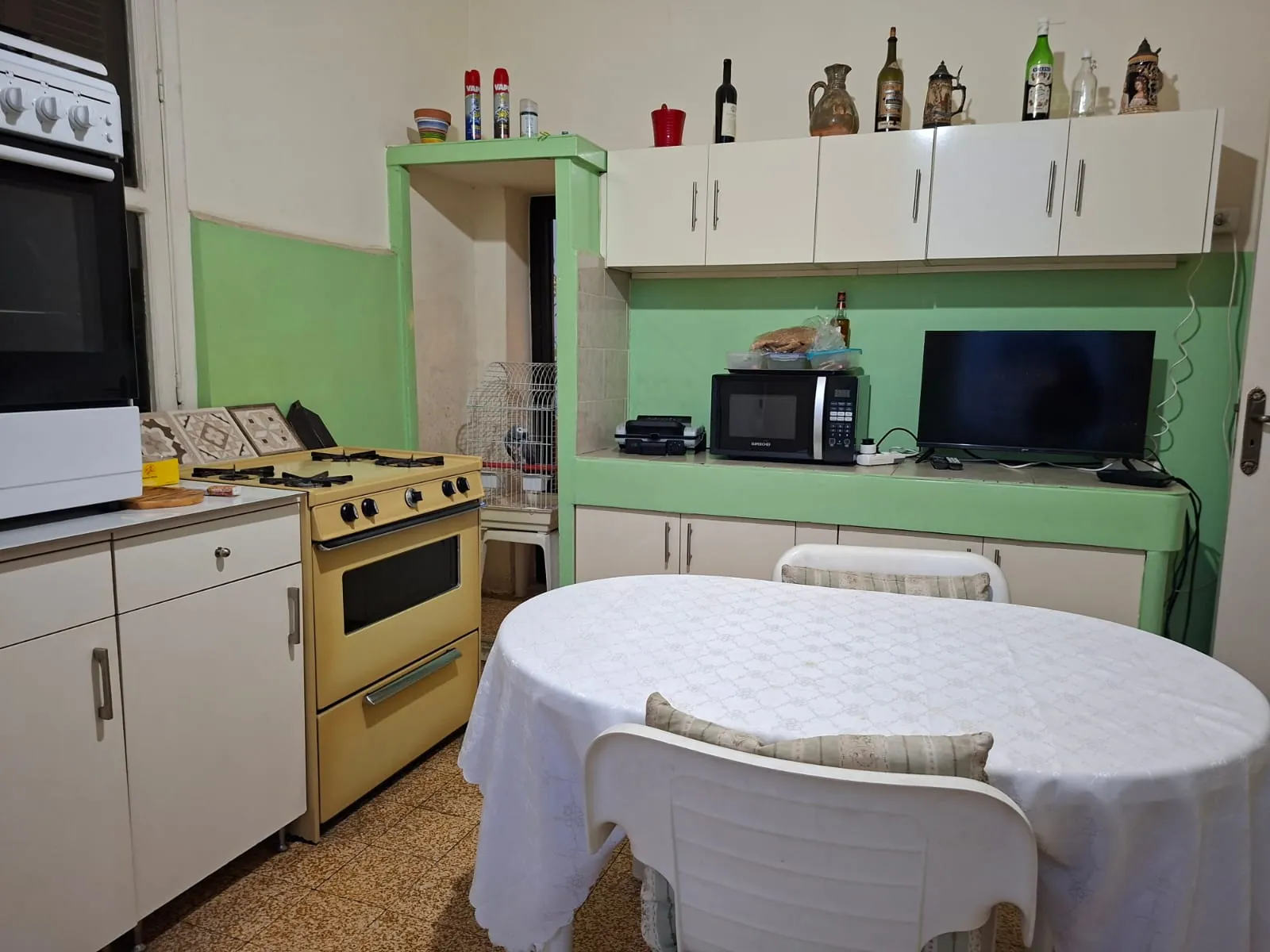 4-Floor Building For Rent in a Select Location in Gemmayzeh — الصورة 8