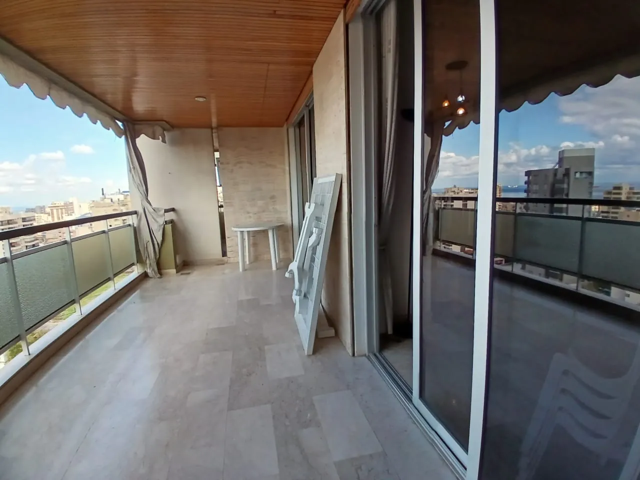 Spacious Apartment With Open View For Sale in A Prime Location in Zalka — الصورة 5