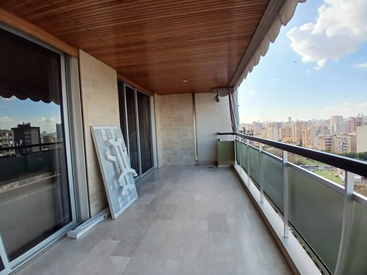 Spacious Apartment With Open View For Sale in A Prime Location in Zalka — الصورة 6