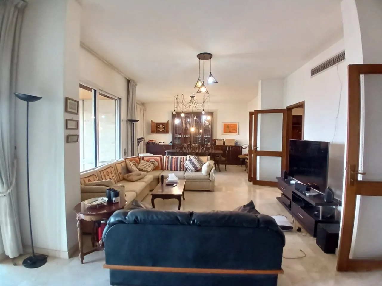 Spacious Apartment With Open View For Sale in A Prime Location in Zalka — الصورة 7