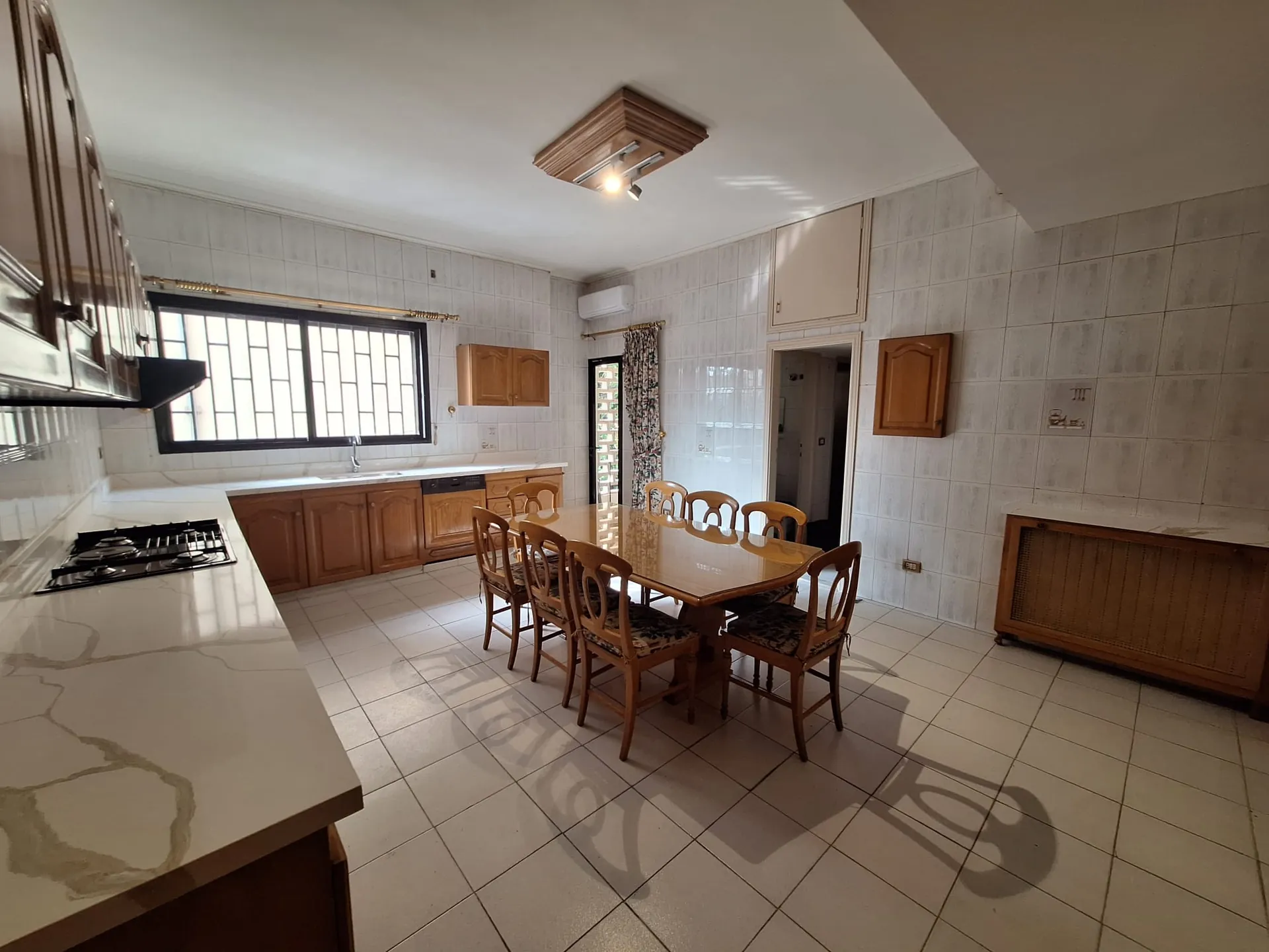 Fully Furnished Apartment For Rent in Horsh Tabet — الصورة 9
