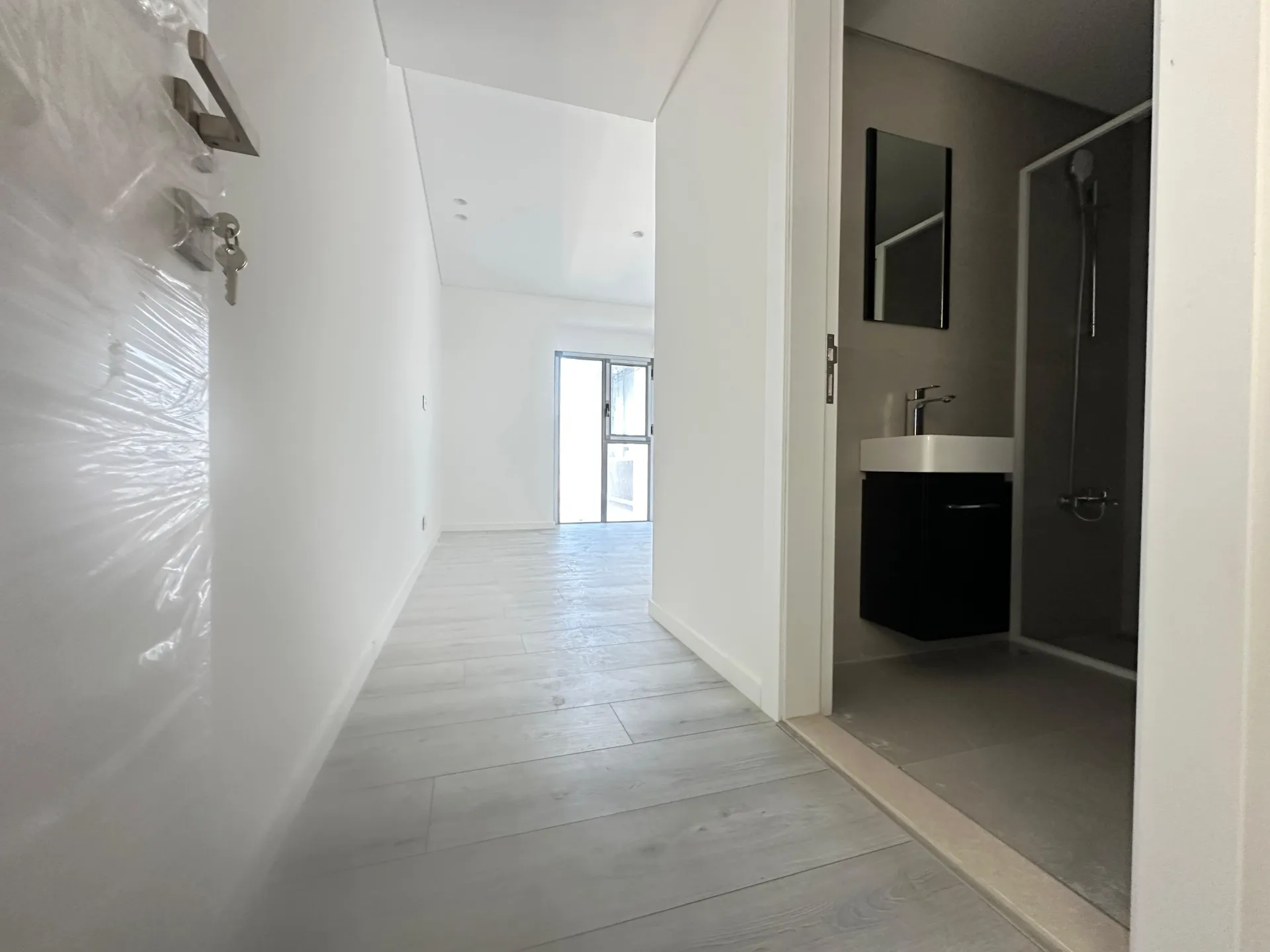 Brand New! 3-Bedroom Apartment For Rent in Prime Location in Achrafieh, Mar Mitr — الصورة 4
