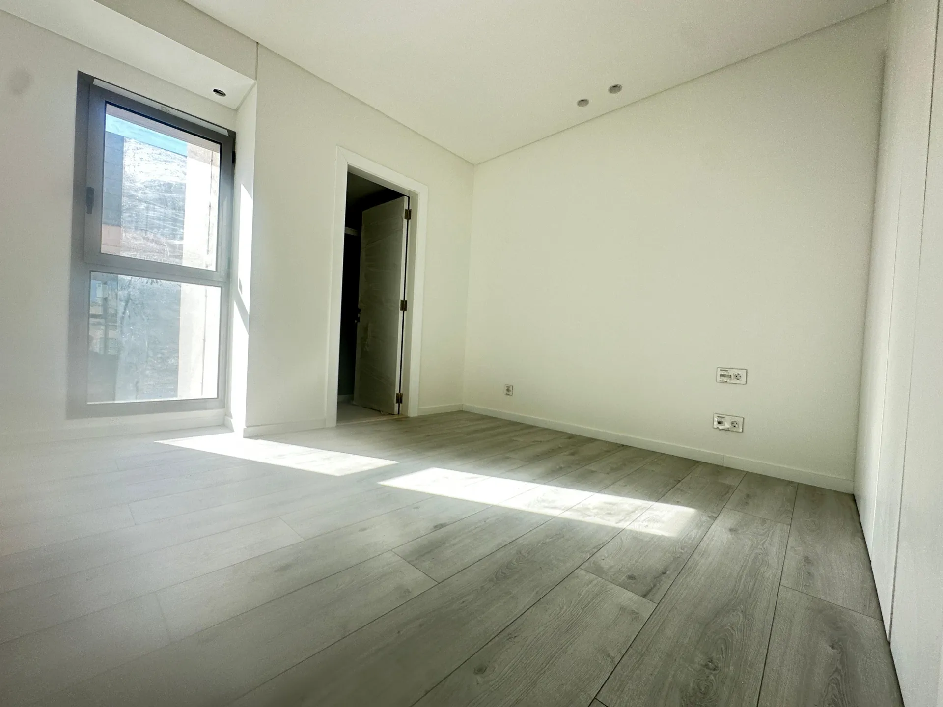 Brand New! 3-Bedroom Apartment For Rent in Prime Location in Achrafieh, Mar Mitr — الصورة 5