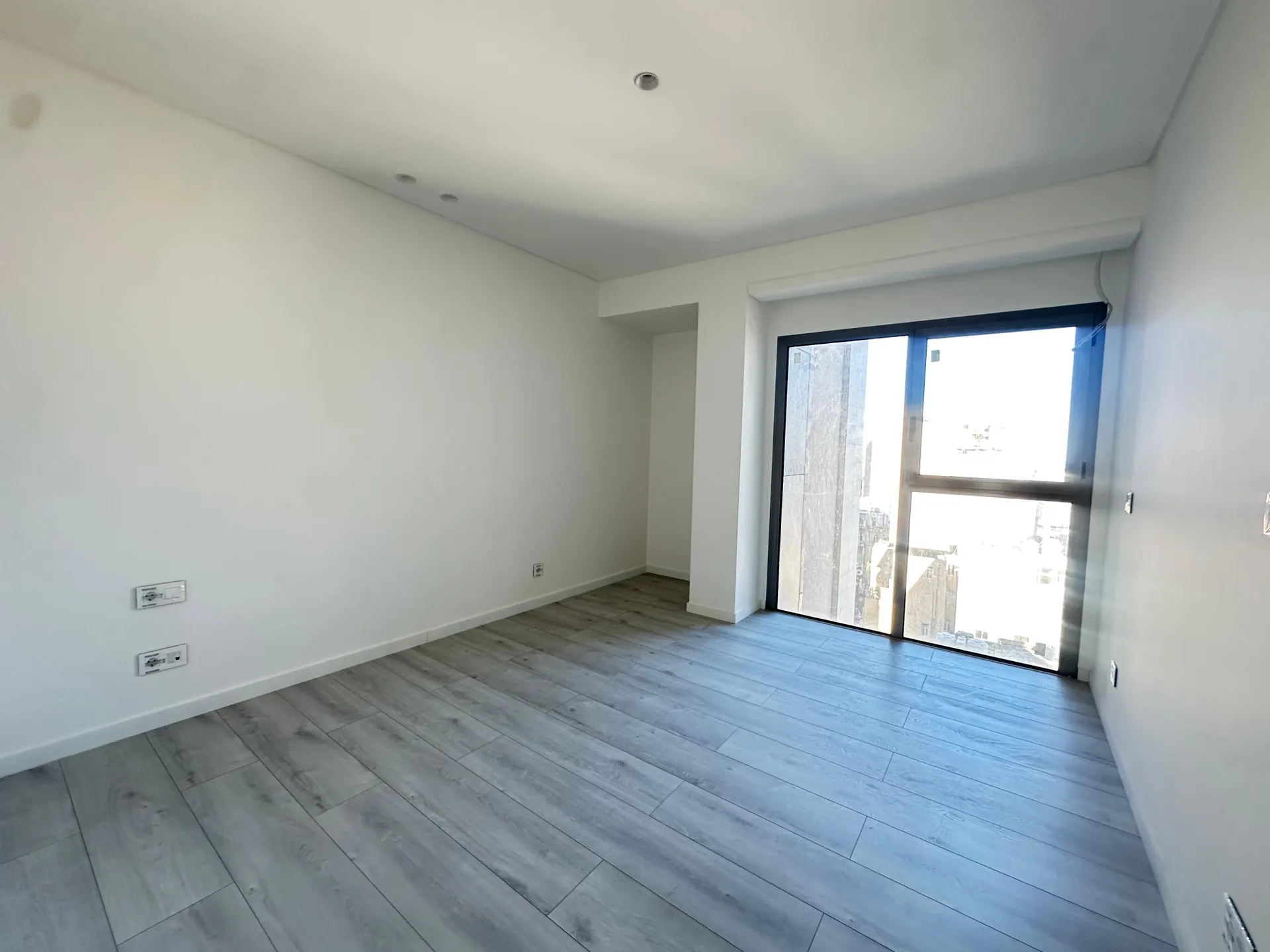 Brand New! 3-Bedroom Apartment For Rent in Prime Location in Achrafieh, Mar Mitr — الصورة 6