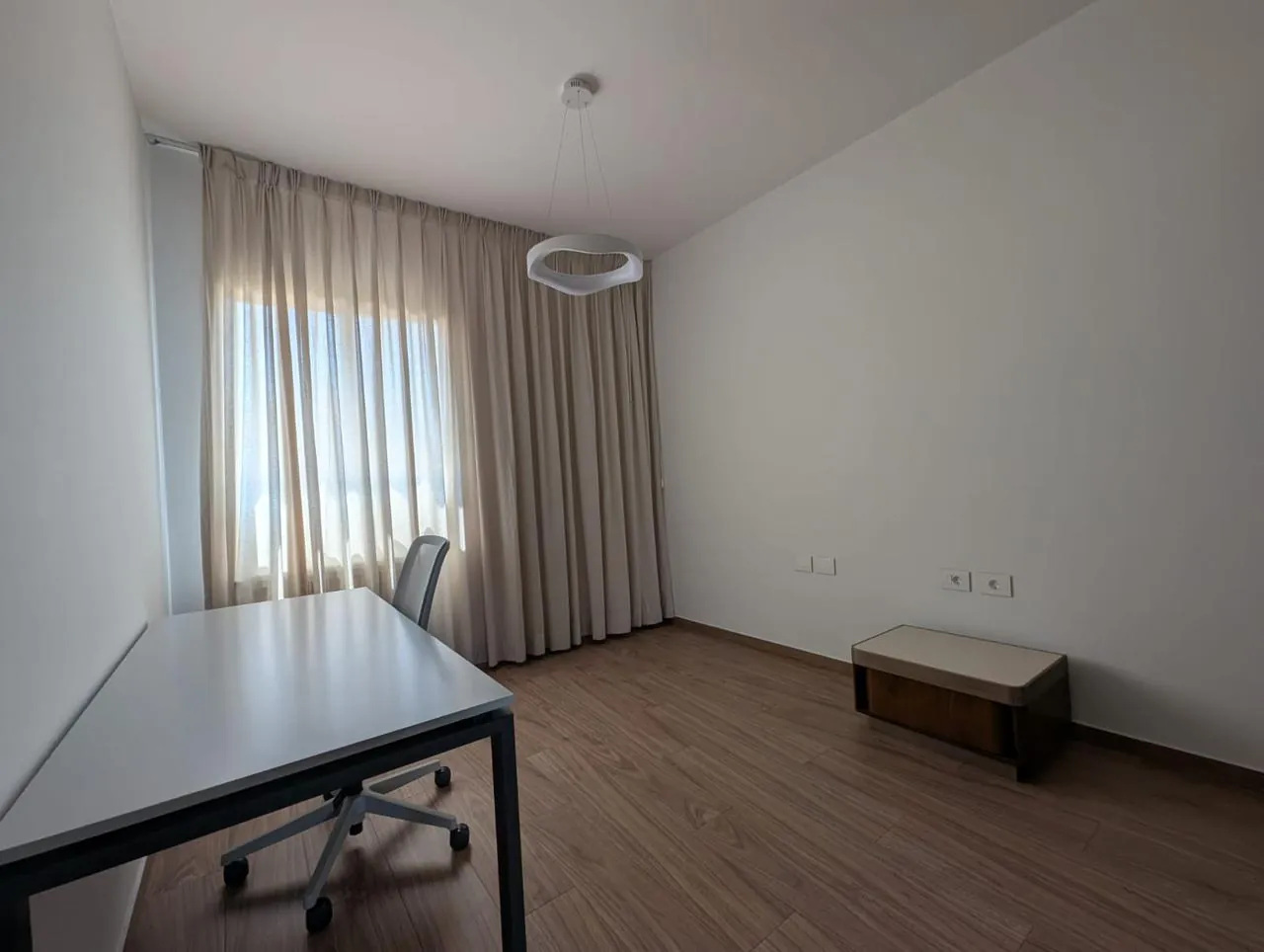 Modern & Furnished 2-Bedroom Apartment For Rent in Achrafieh, Saydeh — الصورة 5