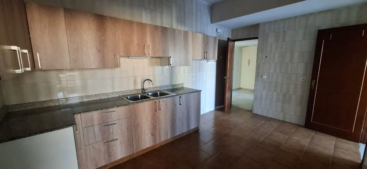Spacious Apartment For Rent in Qannabet Broumana — الصورة 9