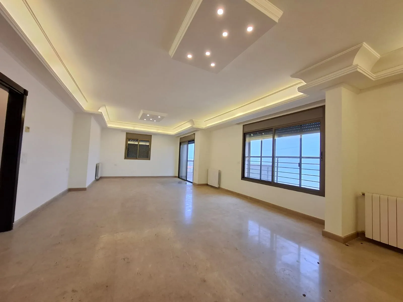 Spacious 3-bedroom Apartment With Sea View For Rent in Kfarhbeib — الصورة 2
