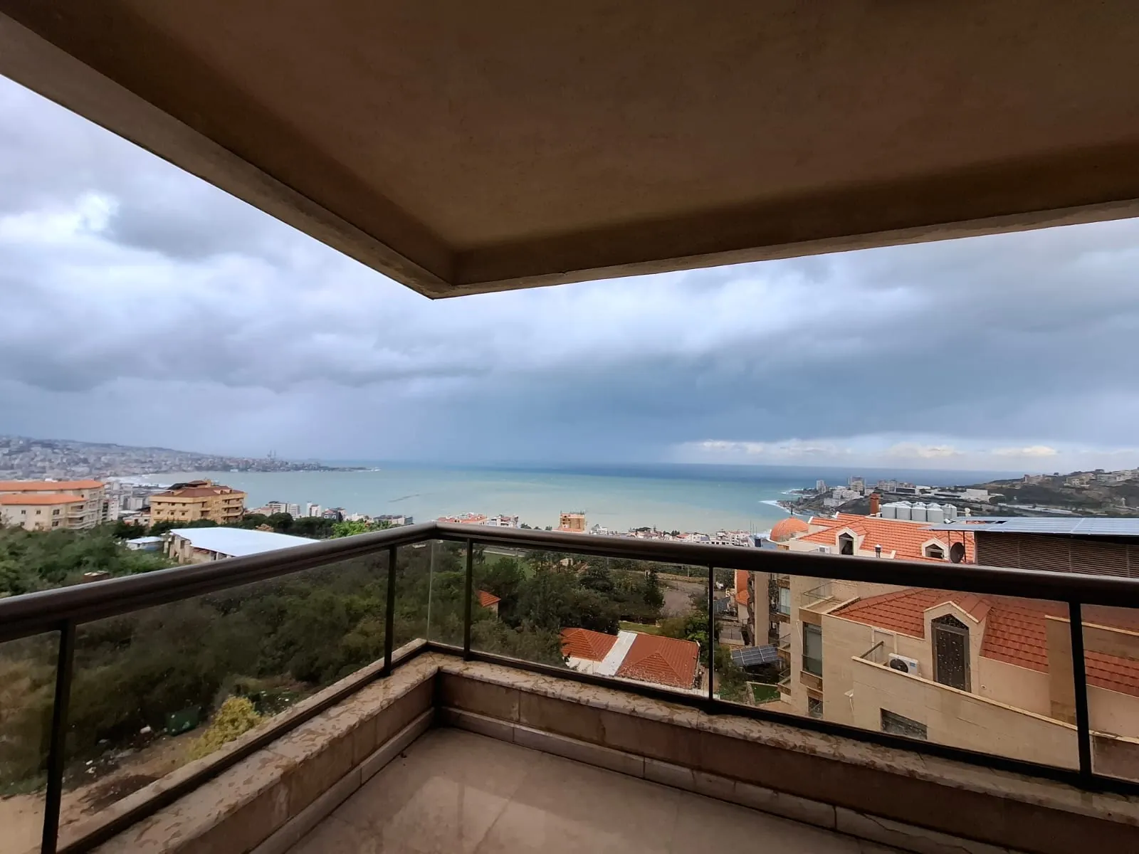 Spacious 3-bedroom Apartment With Sea View For Rent in Kfarhbeib — الصورة 3