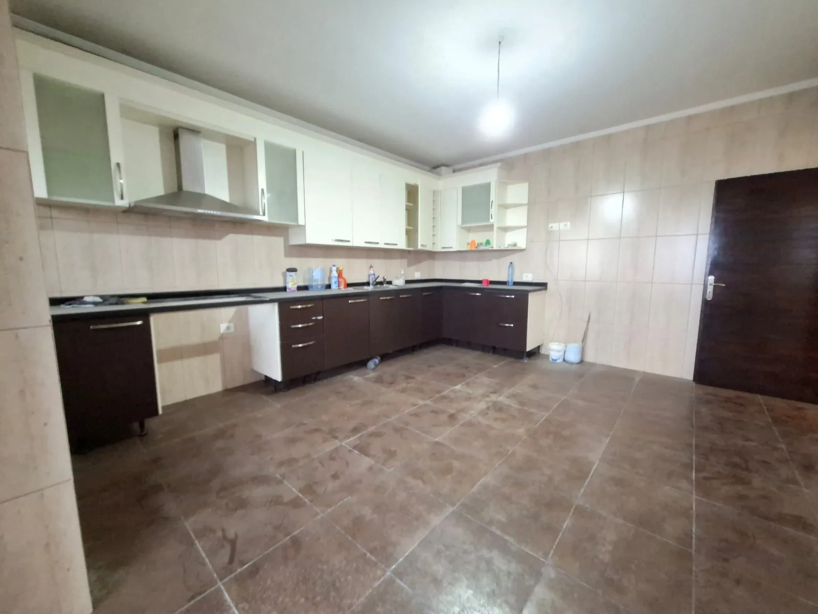 Spacious 3-bedroom Apartment With Sea View For Rent in Kfarhbeib — الصورة 4