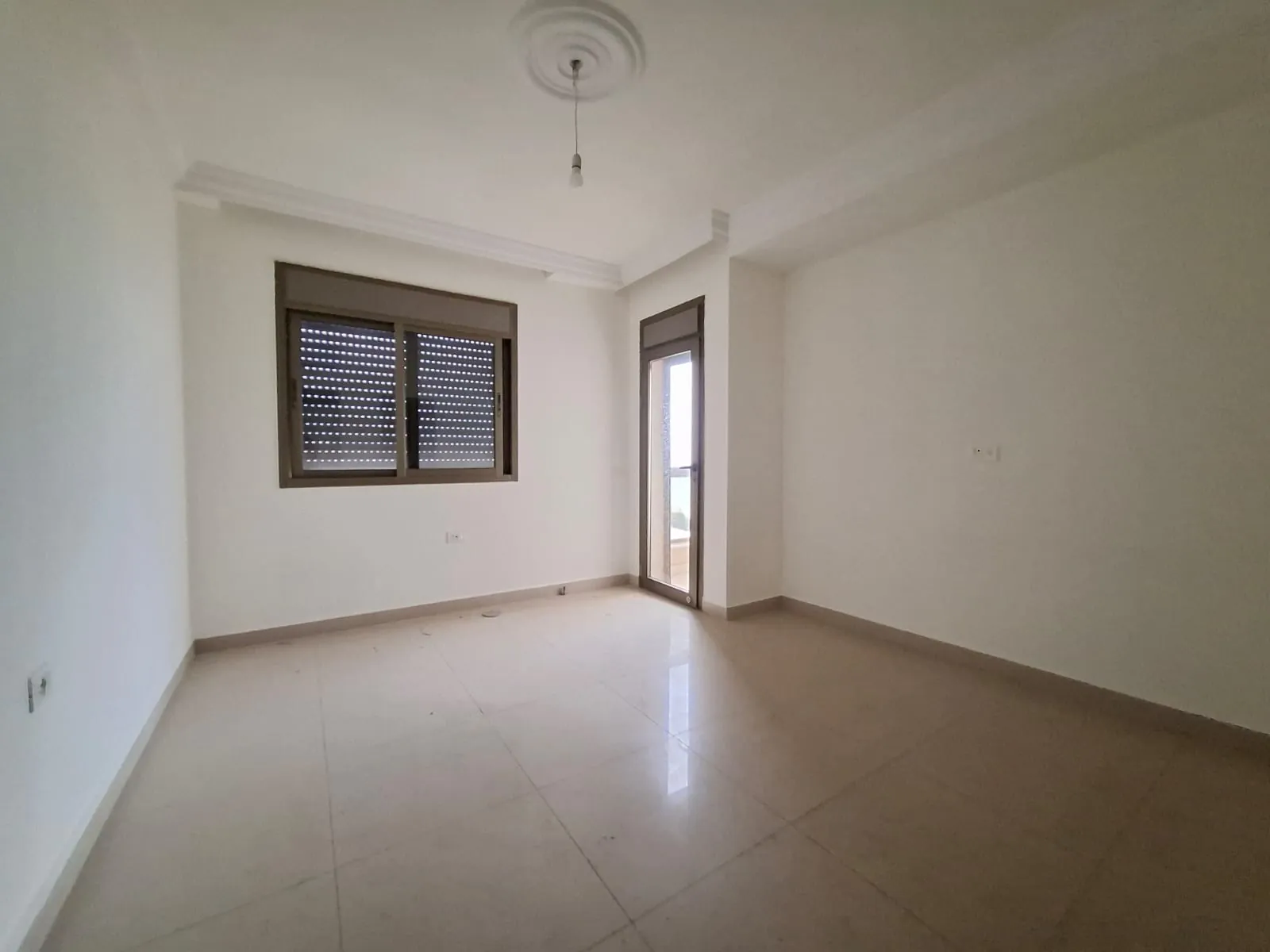 Spacious 3-bedroom Apartment With Sea View For Rent in Kfarhbeib — الصورة 9