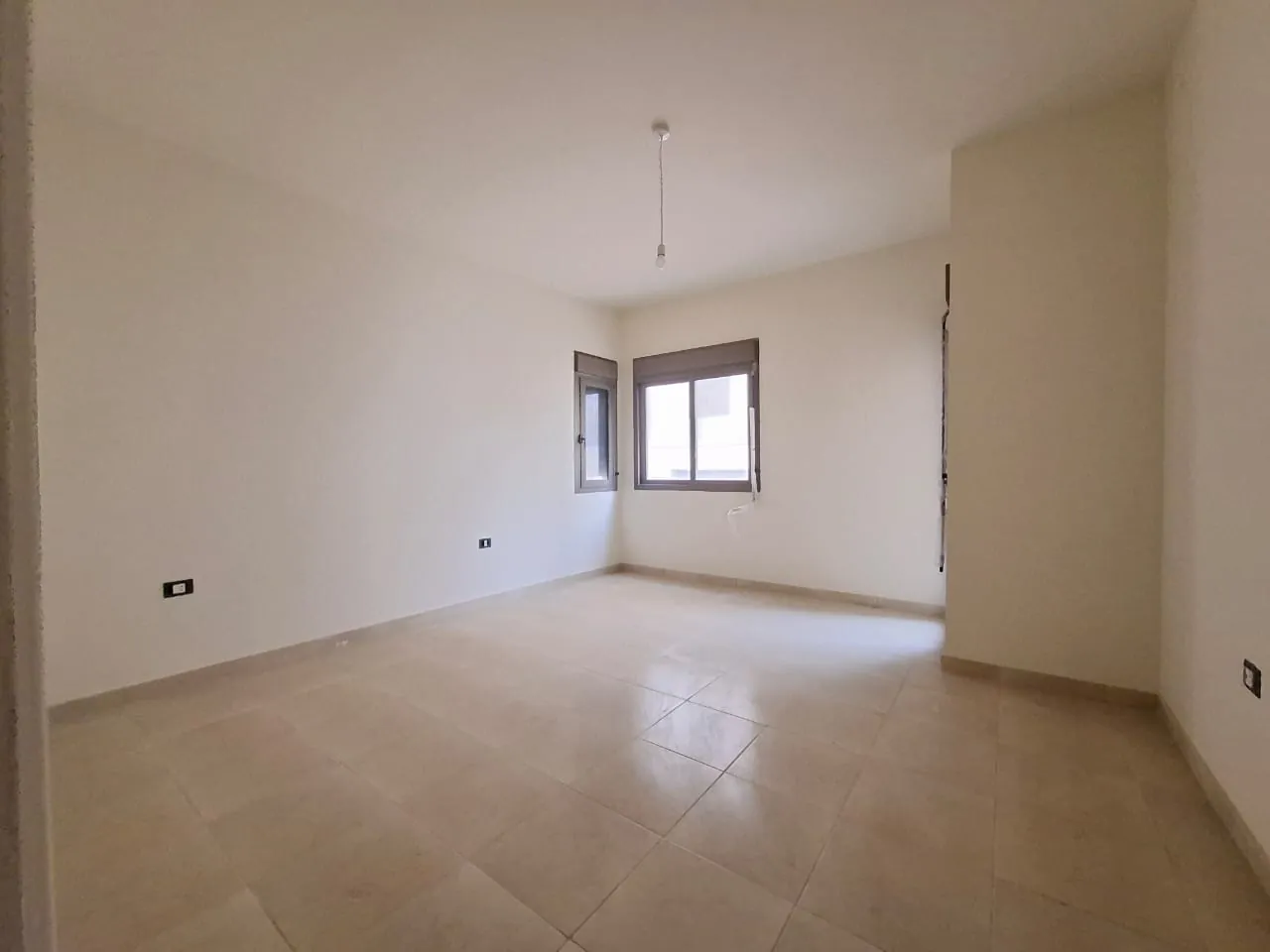Spacious Lovely 3-Bedroom Apartment For Rent in Ballouneh — الصورة 10