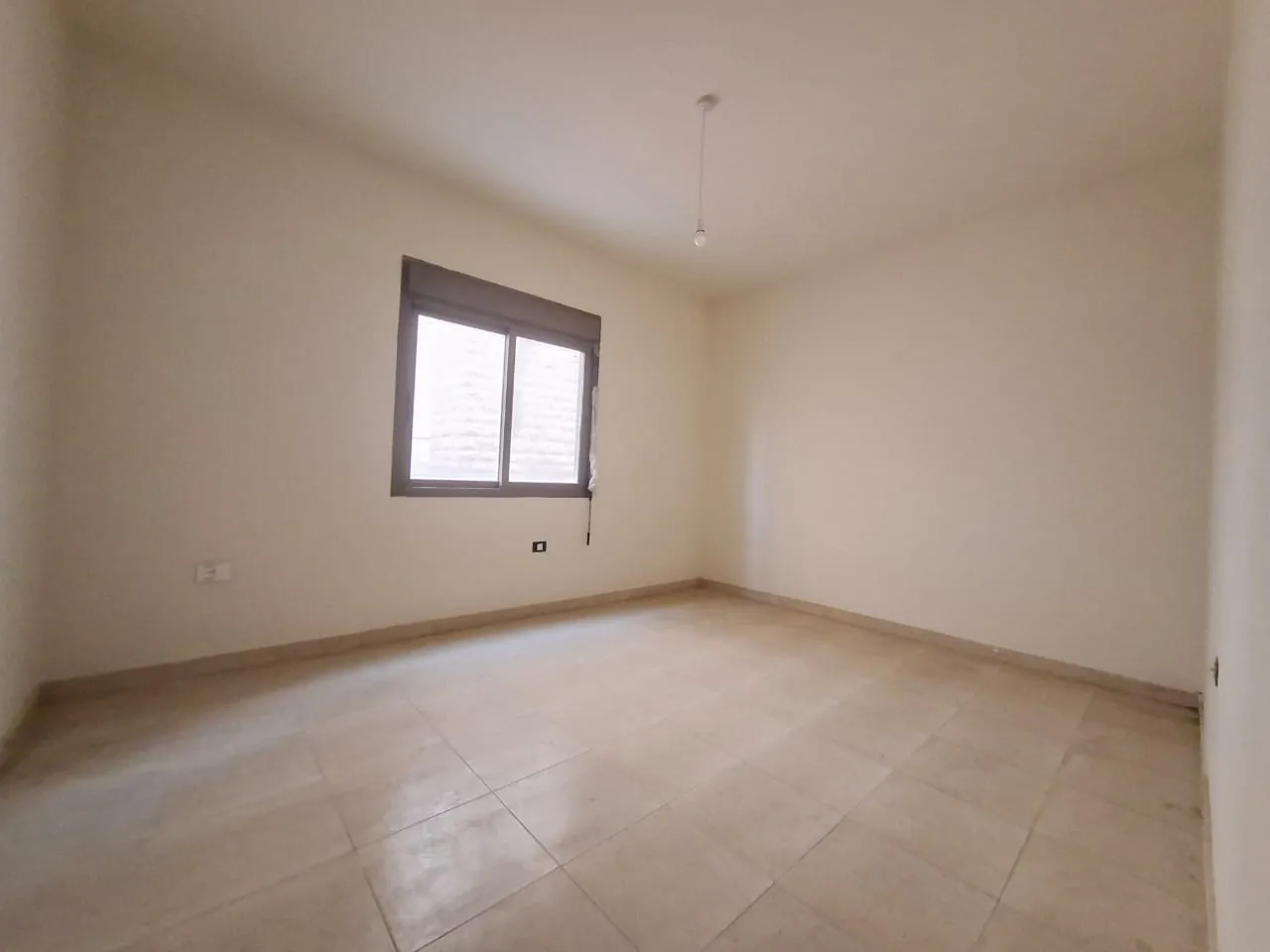 Spacious Lovely 3-Bedroom Apartment For Rent in Ballouneh — الصورة 8