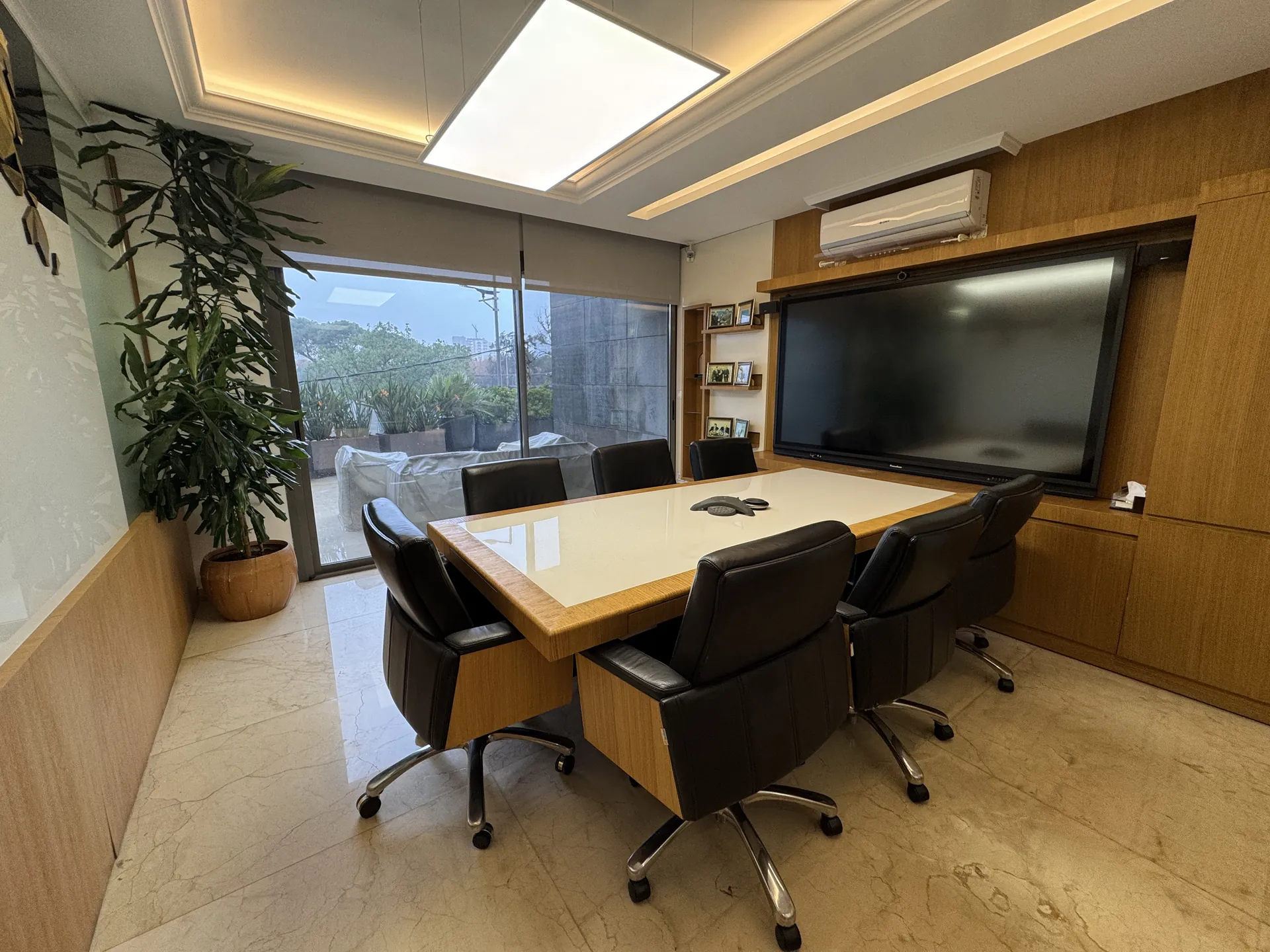 Spacious 3-Bedroom Apartment For Sale in Tayouneh, Near Hippodrome — الصورة 3