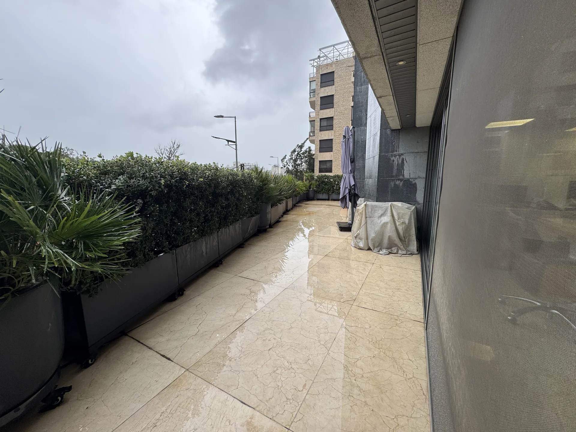 Spacious 3-Bedroom Apartment For Sale in Tayouneh, Near Hippodrome — الصورة 4