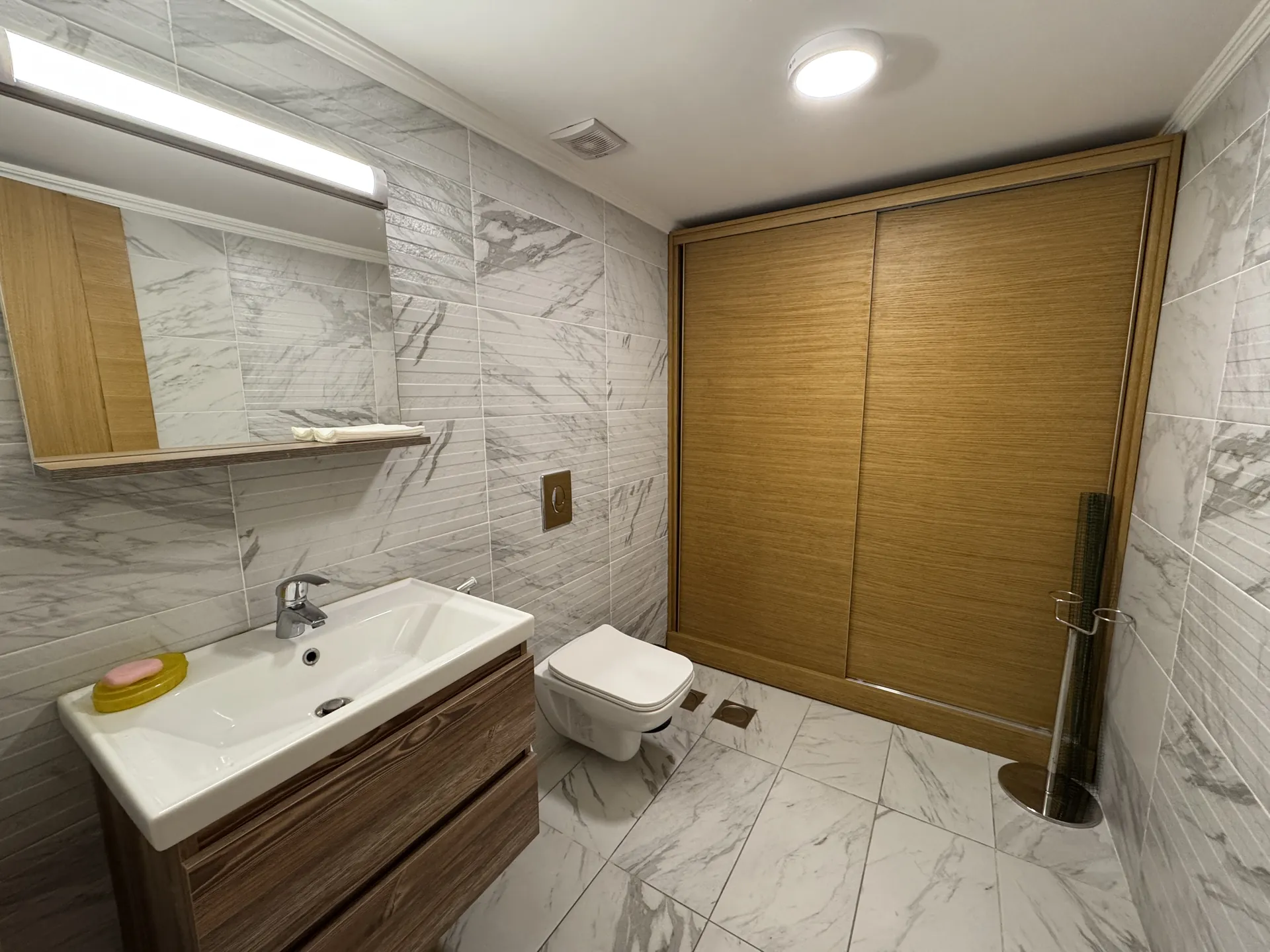 Spacious 3-Bedroom Apartment For Sale in Tayouneh, Near Hippodrome — الصورة 5