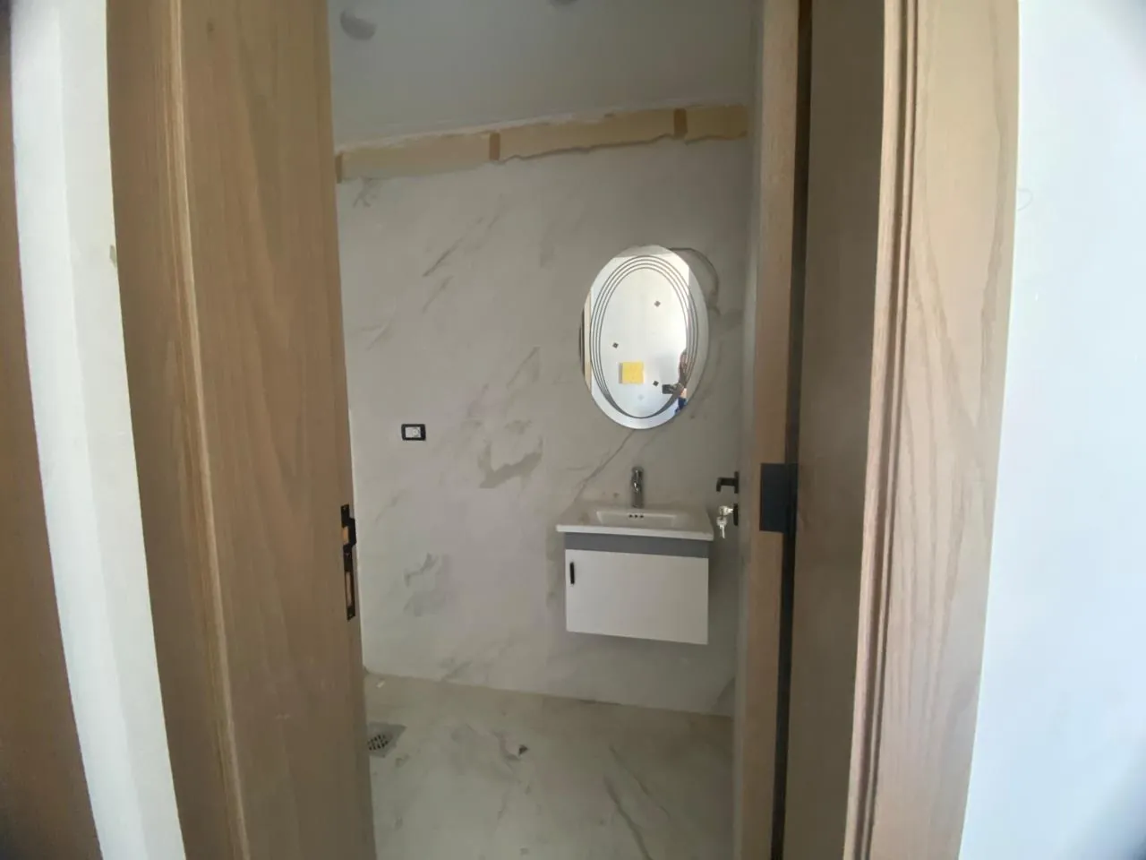 Brand New 3-Bedroom Apartment with Amazing Sea View For Sale in Zoukak El Blat — الصورة 8