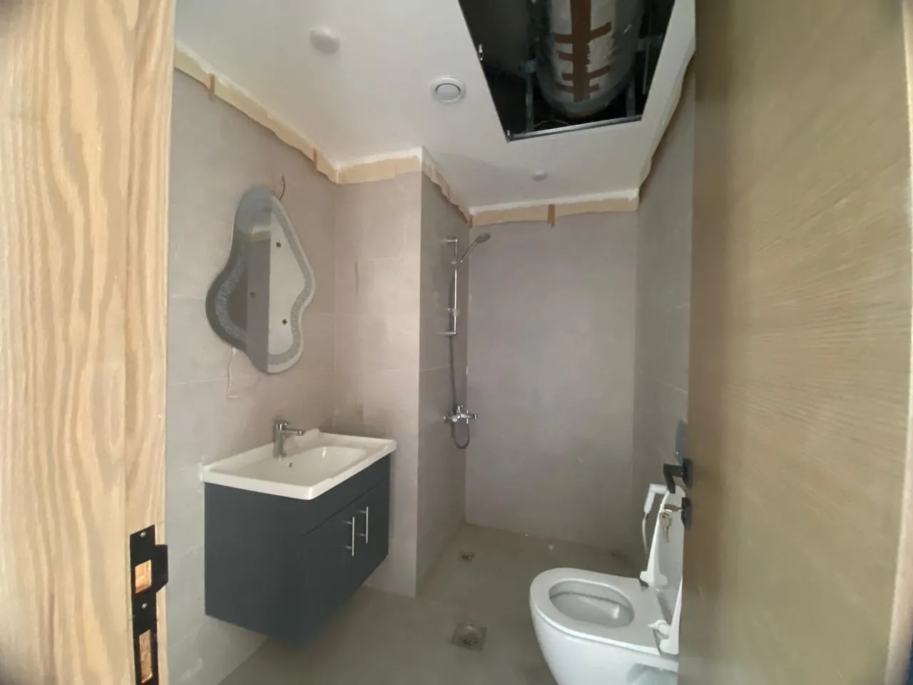 Brand New 3-Bedroom Apartment with Amazing Sea View For Sale in Zoukak El Blat — الصورة 9