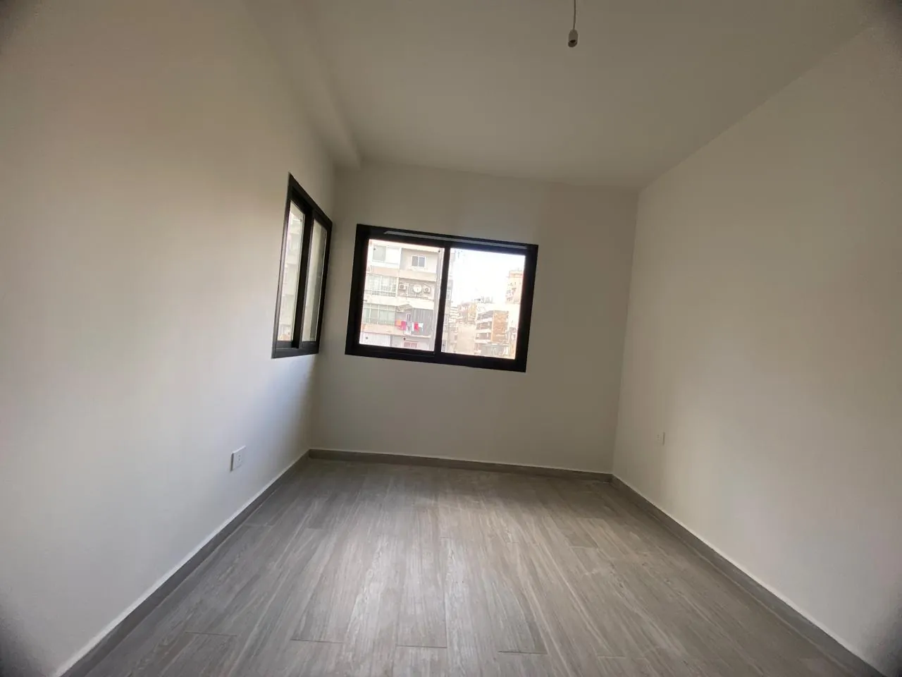 3-Bedroom Apartment For Rent in Mar Elias, Beirut — الصورة 8