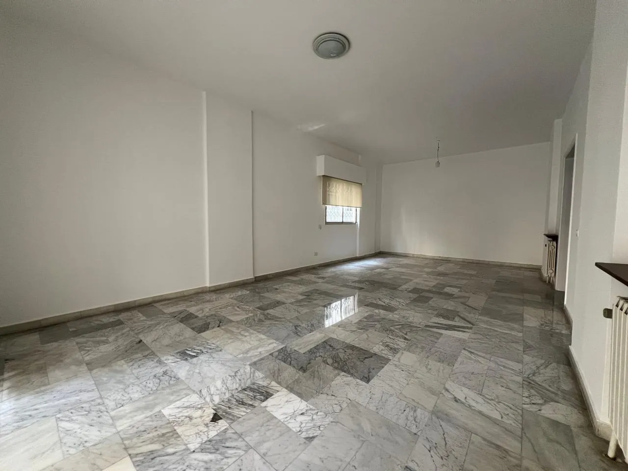 Nice 3-Bedroom Apartment For Rent in Achrafieh, Sioufi — الصورة 2