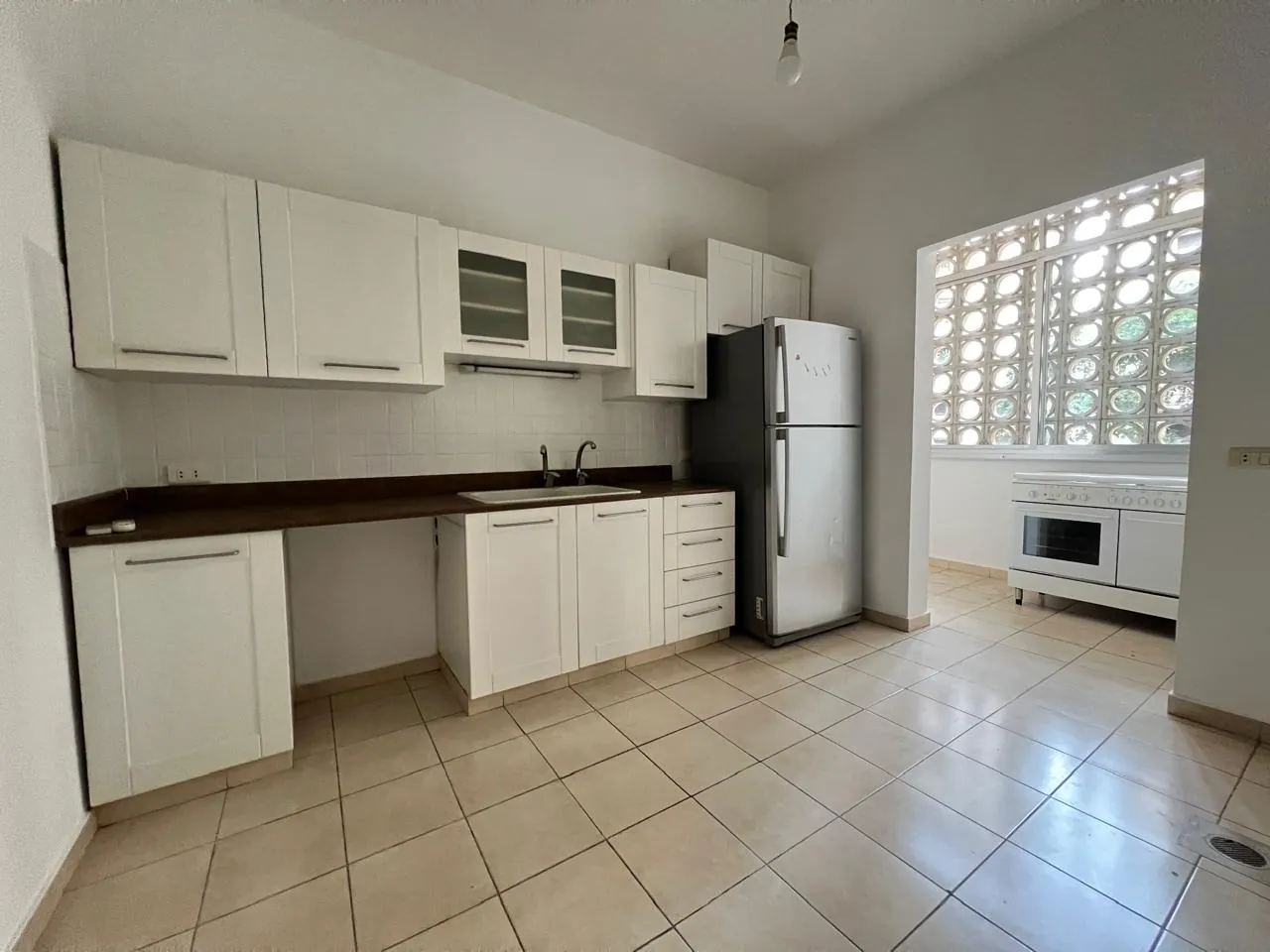 Nice 3-Bedroom Apartment For Rent in Achrafieh, Sioufi — الصورة 3