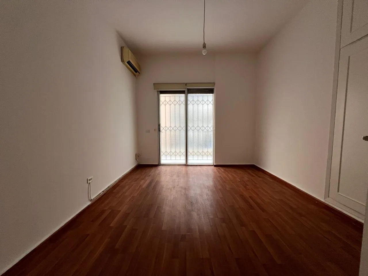 Nice 3-Bedroom Apartment For Rent in Achrafieh, Sioufi — الصورة 4