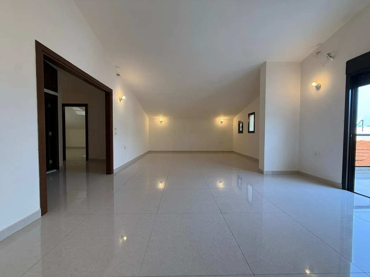 Duplex Apartment For Sale in A Brand New Building in Jbeil — الصورة 2