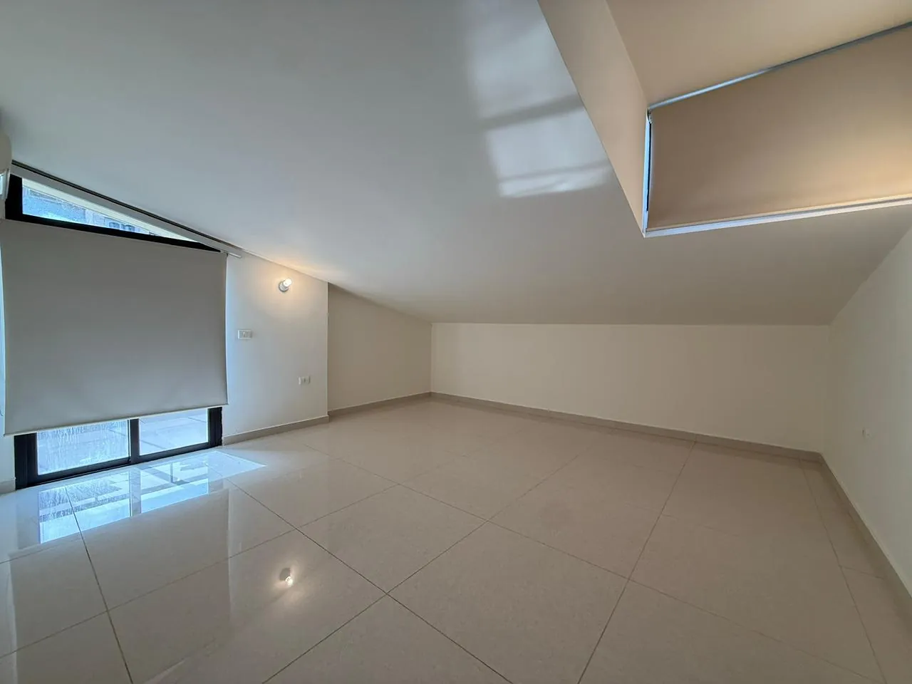 Duplex Apartment For Sale in A Brand New Building in Jbeil — الصورة 5
