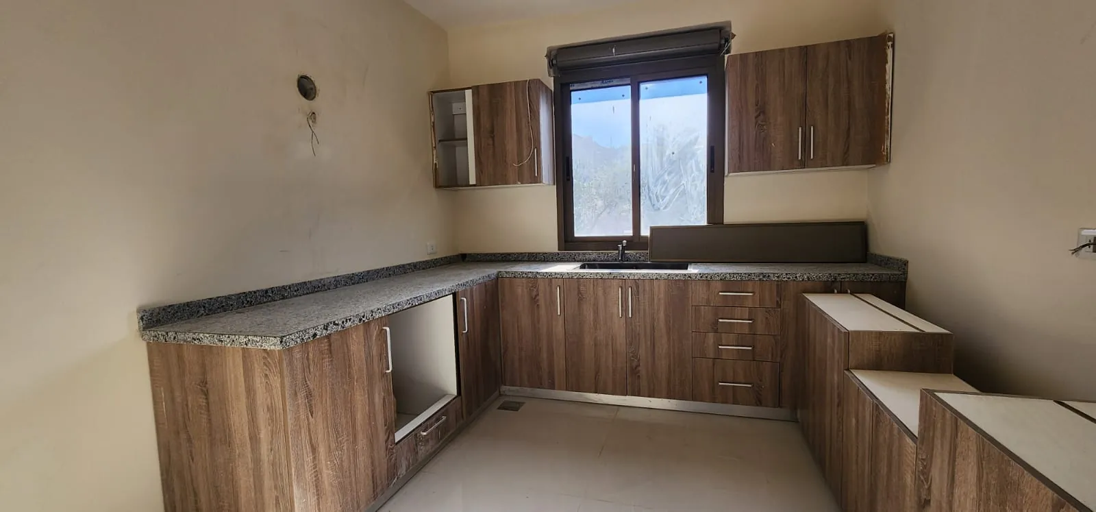 Semi-Attached Villa With Garden For Sale in Al Jamhour — الصورة 4