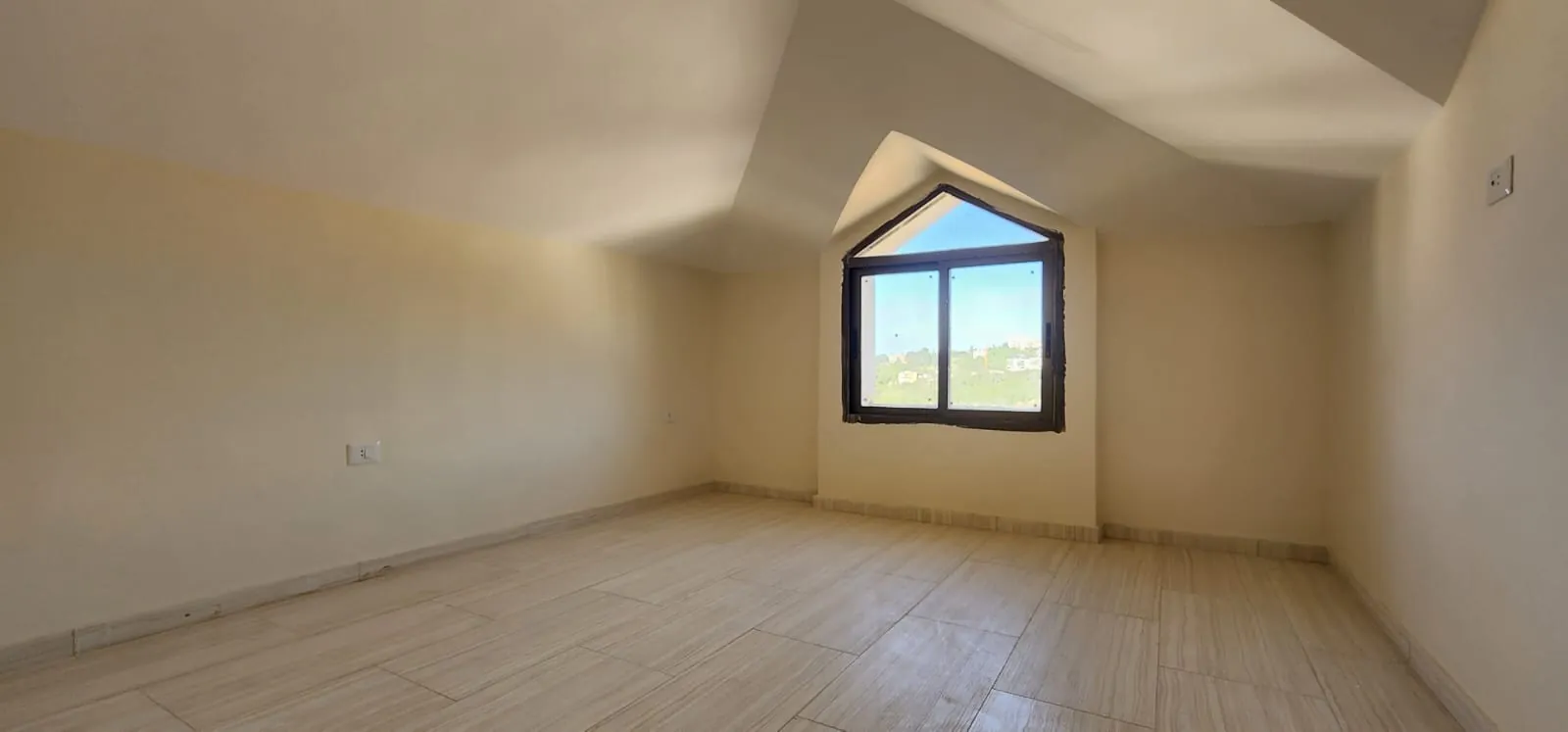 Semi-Attached Villa With Garden For Sale in Al Jamhour — الصورة 7