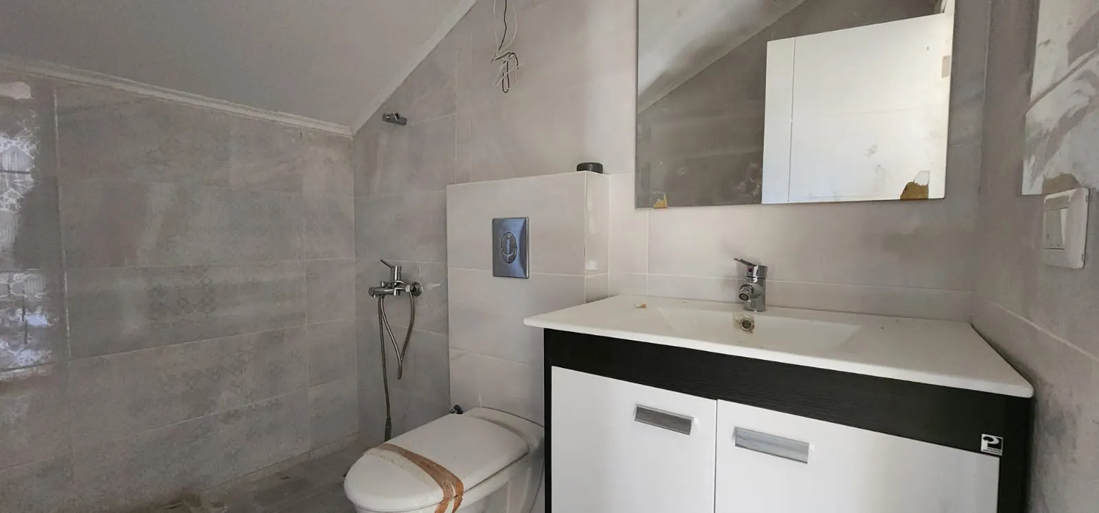 Semi-Attached Villa With Garden For Sale in Al Jamhour — الصورة 8