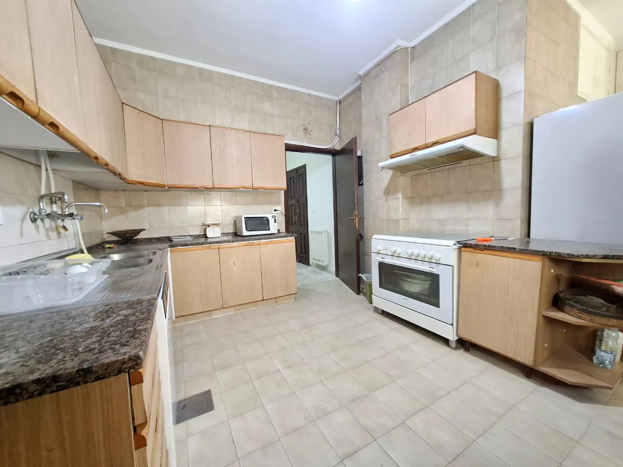 Spacious Furnished Apartment With Garden For Rent in Ballouneh — الصورة 10