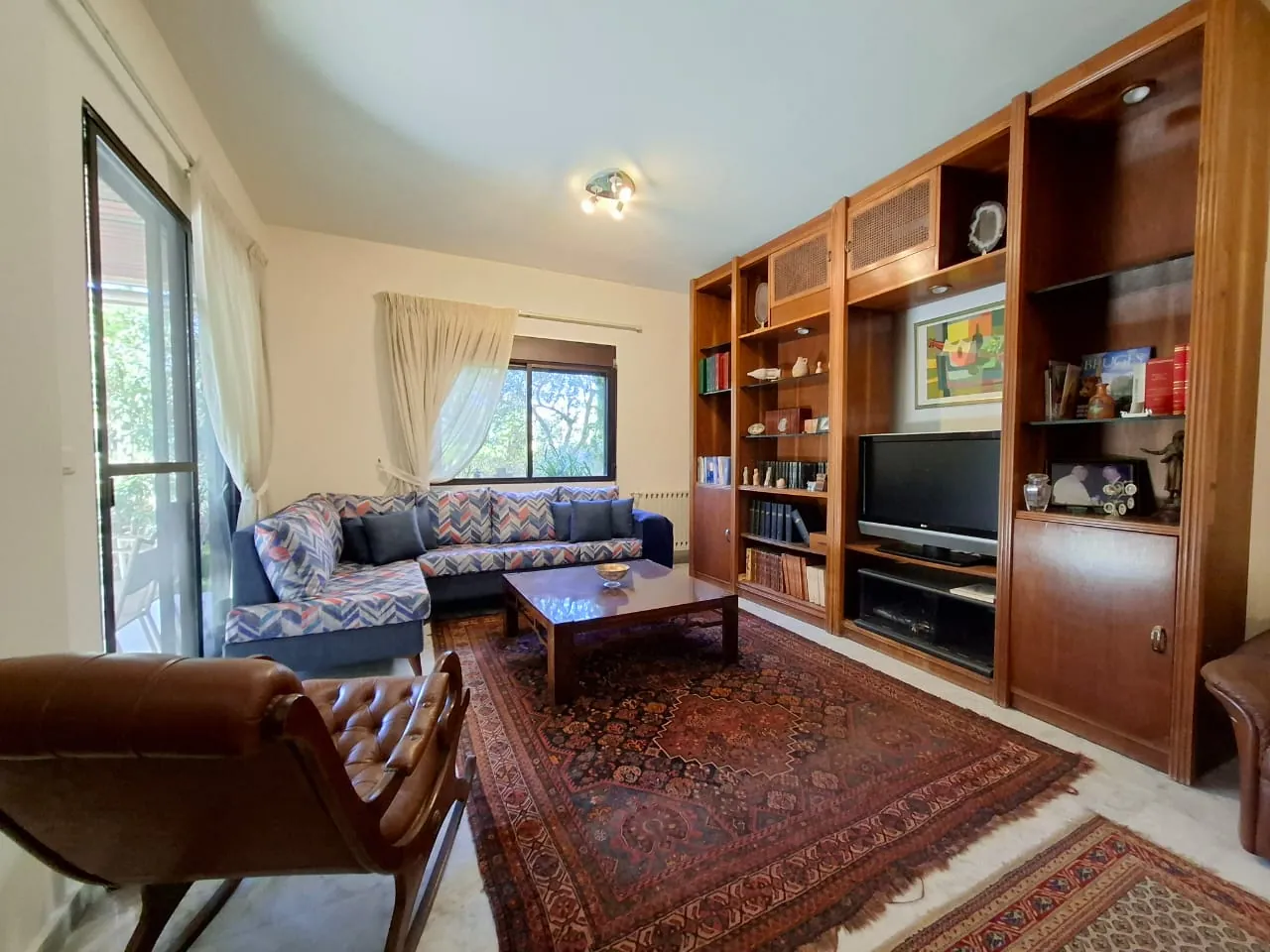 Spacious Furnished Apartment With Garden For Rent in Ballouneh — الصورة 9